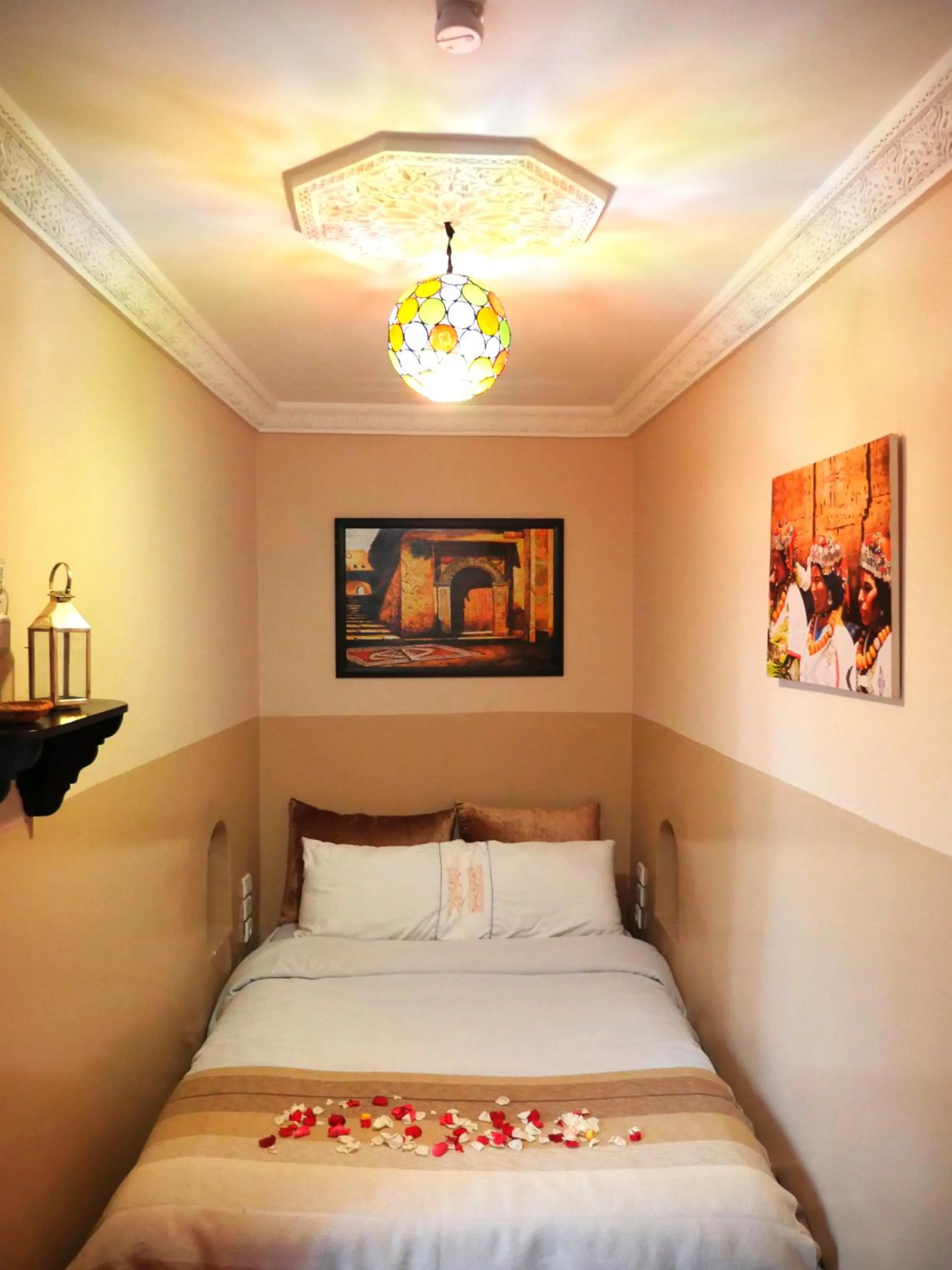 Bed in SARDINAS & CHILI