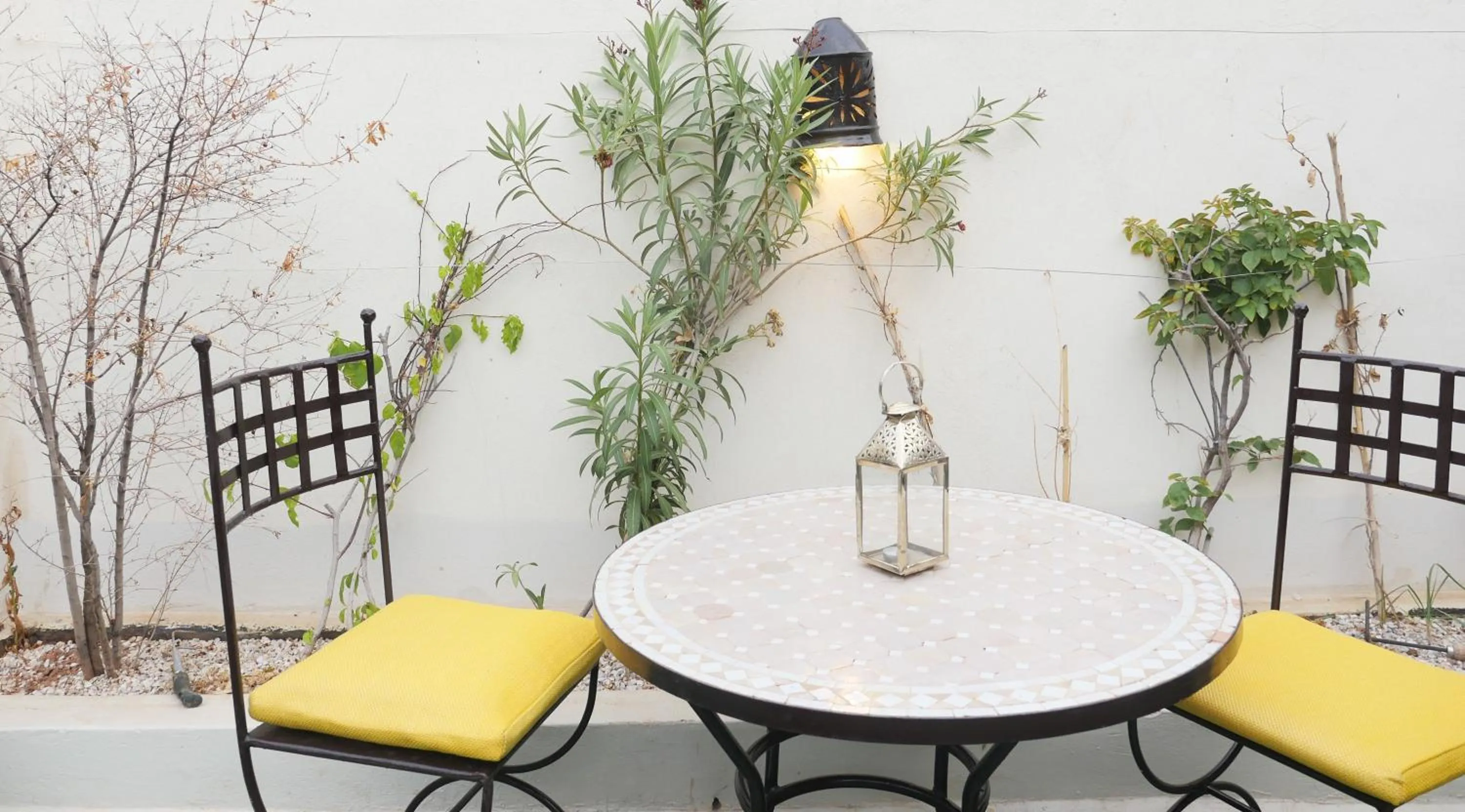 Staff in SARDINAS & CHILI