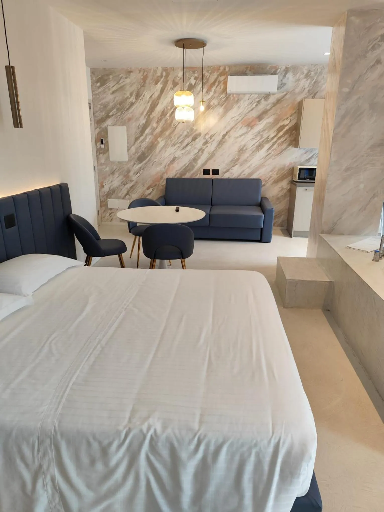 Living room, Bed in Gabbiano Suites