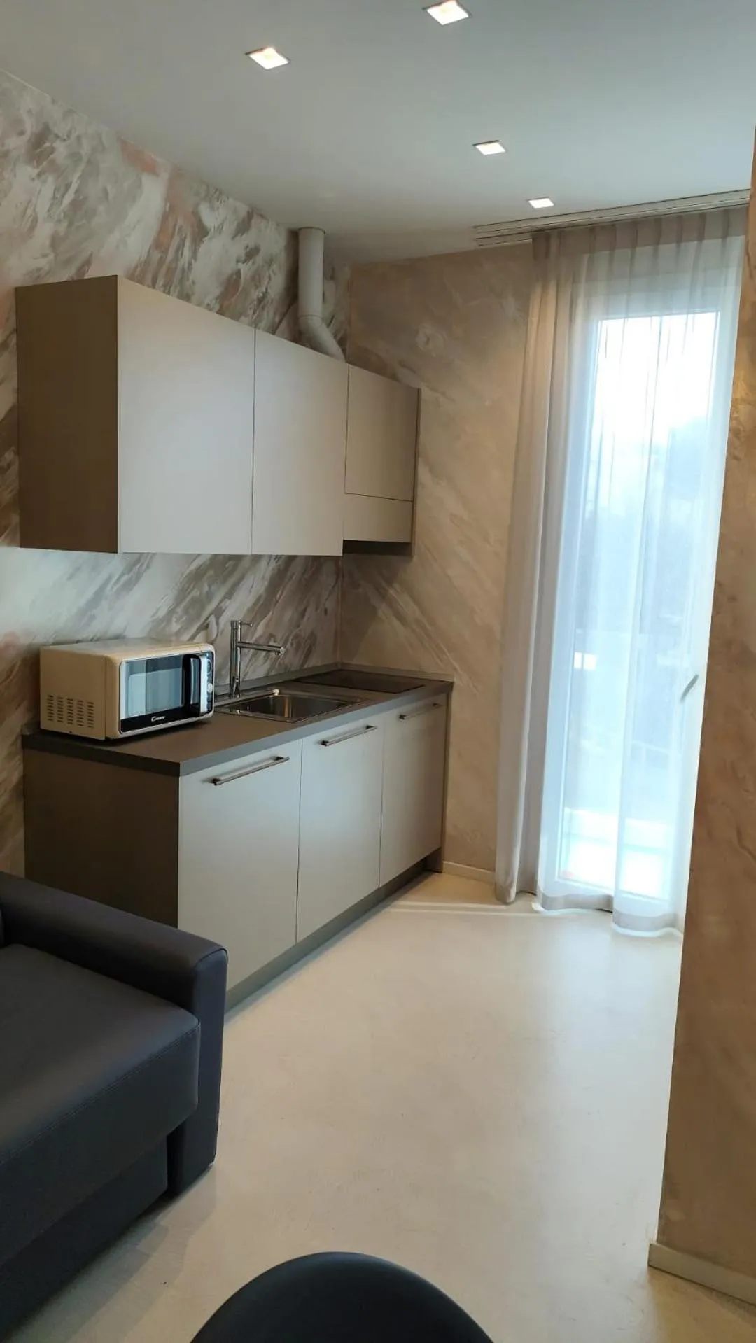 stove in Gabbiano Suites