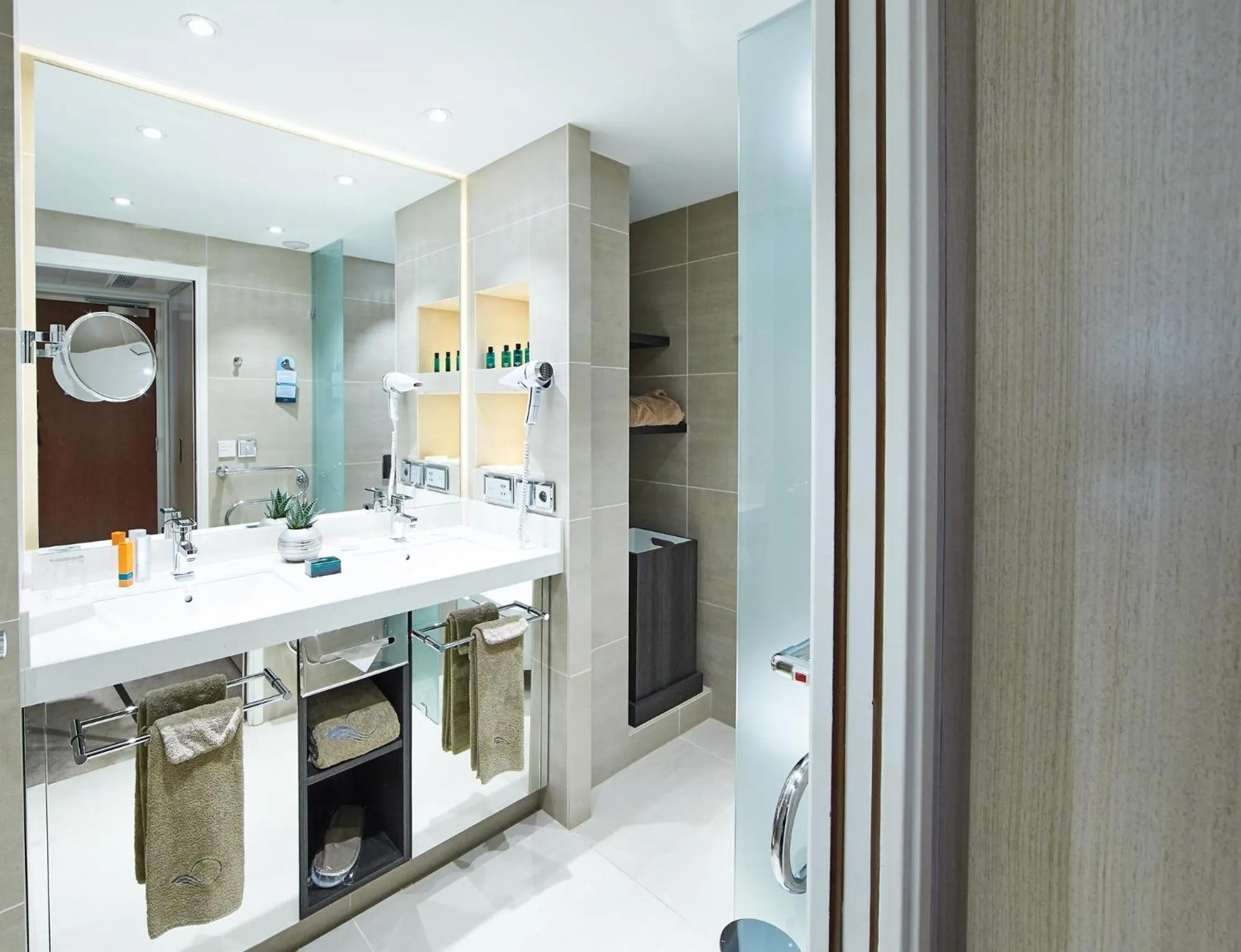 Bathroom in Miramar La Cigale Hotel Thalasso & Spa