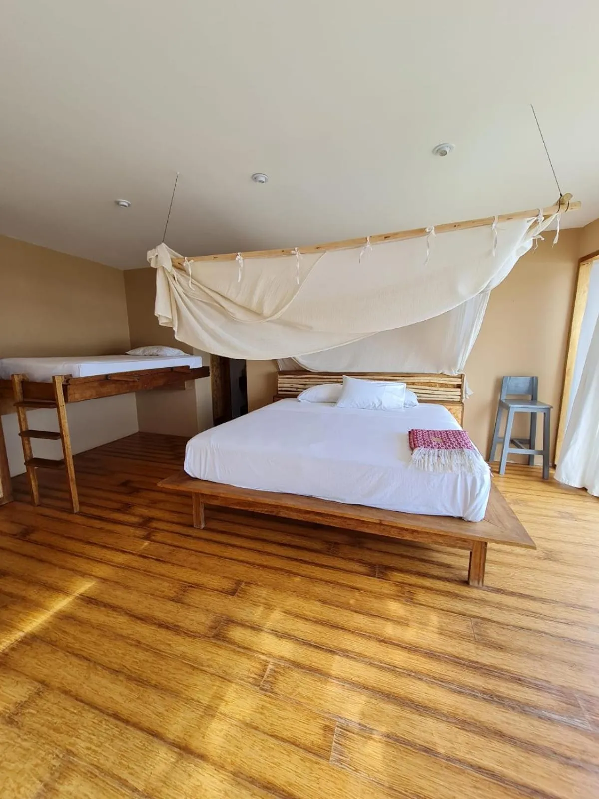 Photo of the whole room in Alma Loft