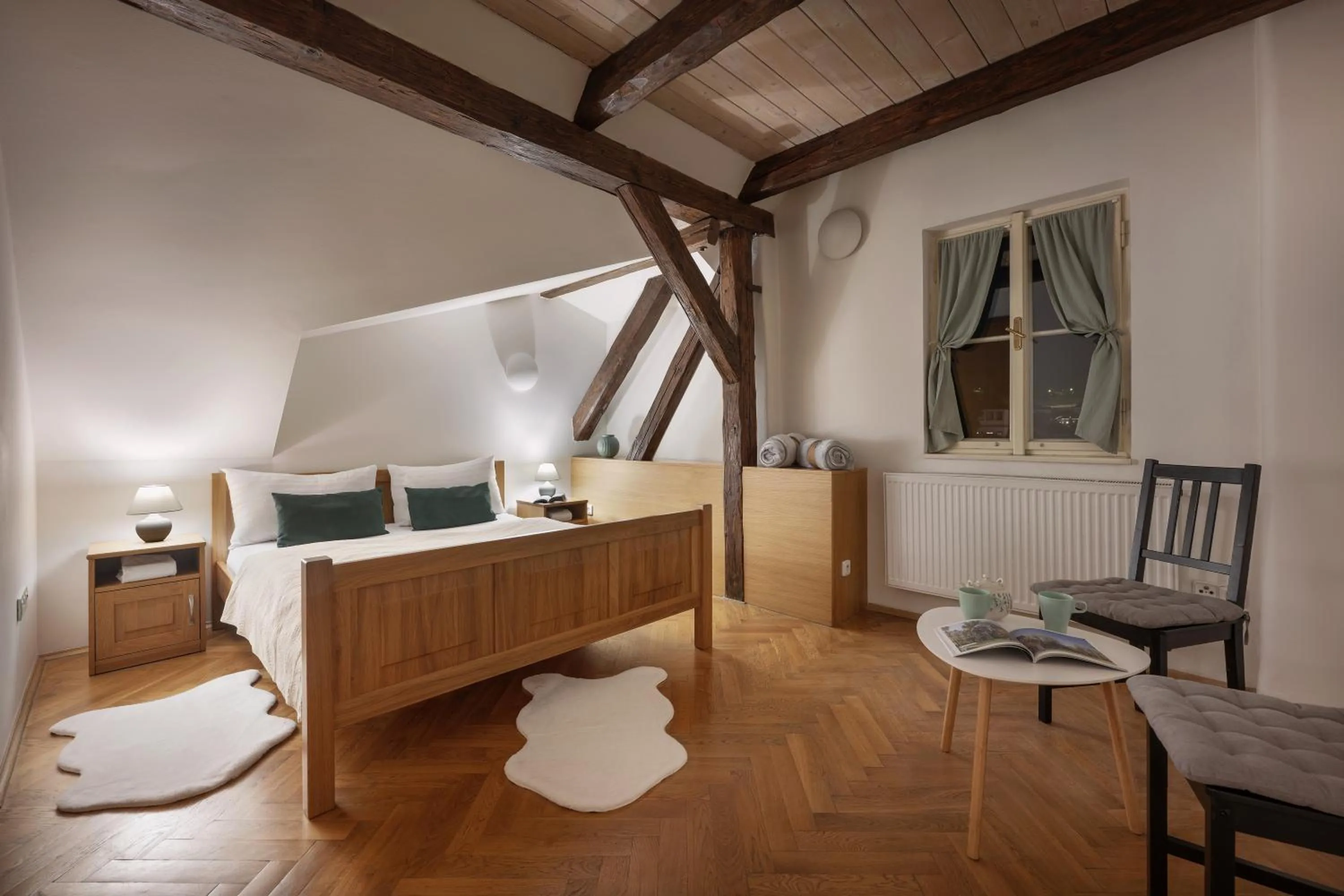 Bedroom, Bed in White Swan Boutique Apartments