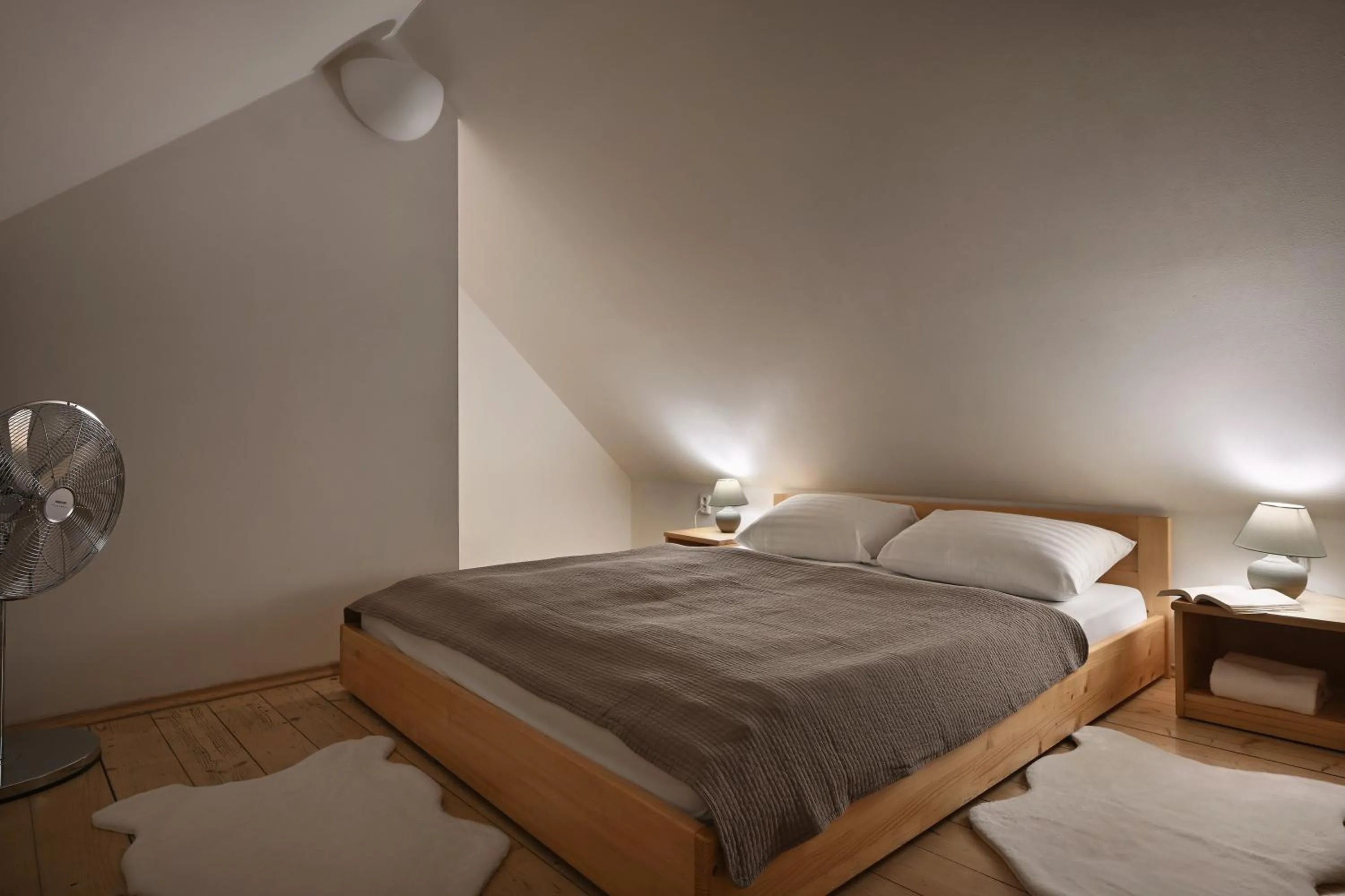 Bedroom, Bed in White Swan Boutique Apartments