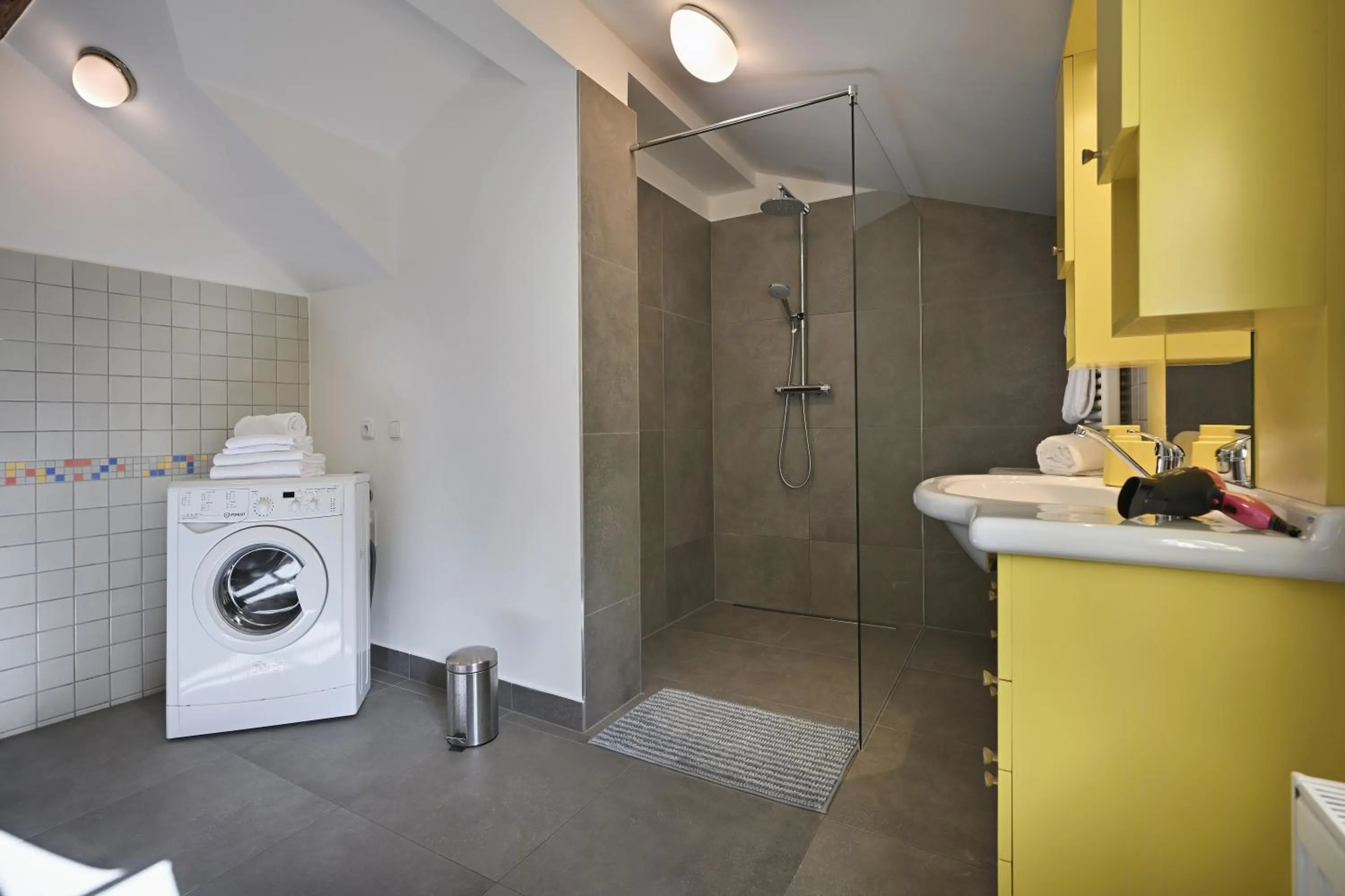 Shower in White Swan Boutique Apartments