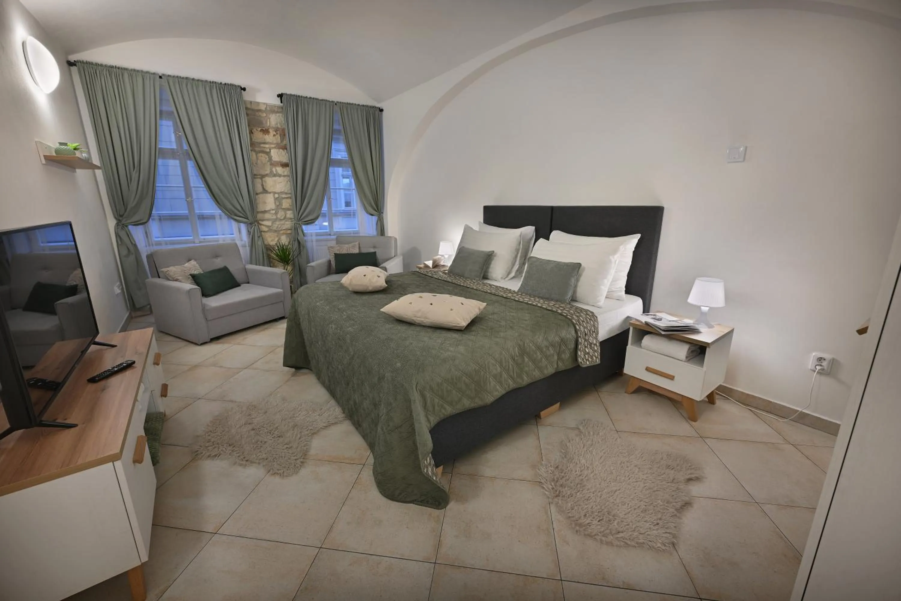 Photo of the whole room, Bed in White Swan Boutique Apartments