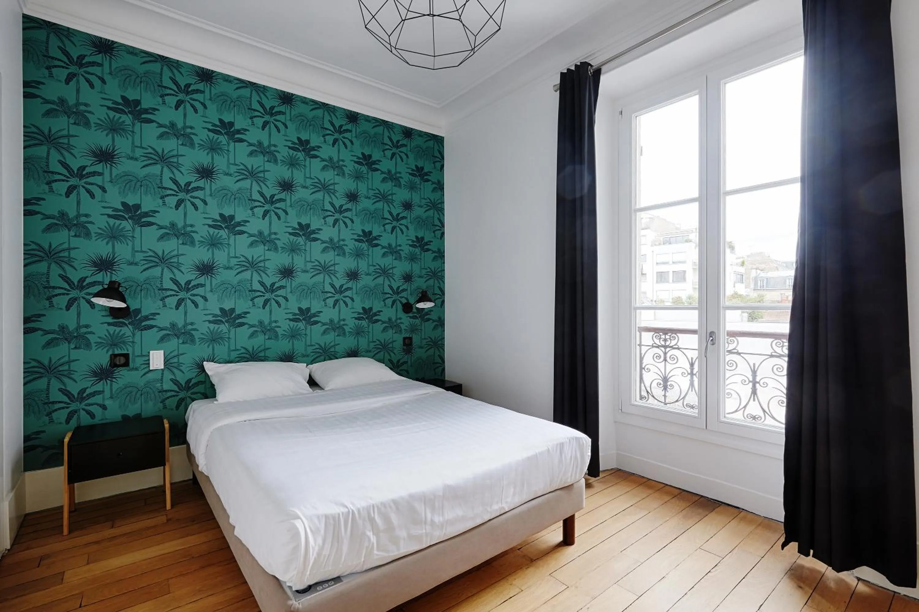 Bedroom, Bed in Veeve - Emerald Exuberance