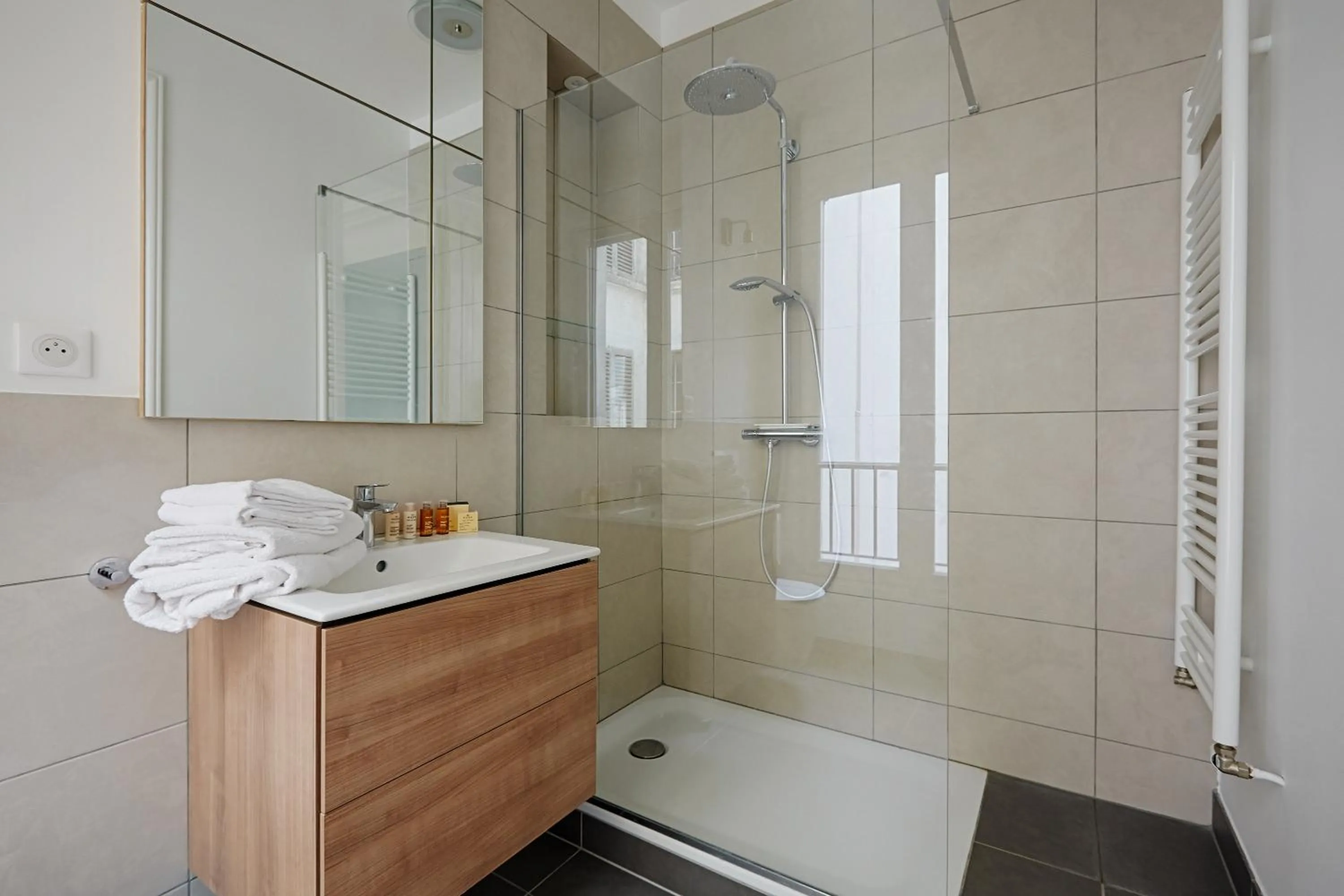 Bathroom in Veeve - Emerald Exuberance