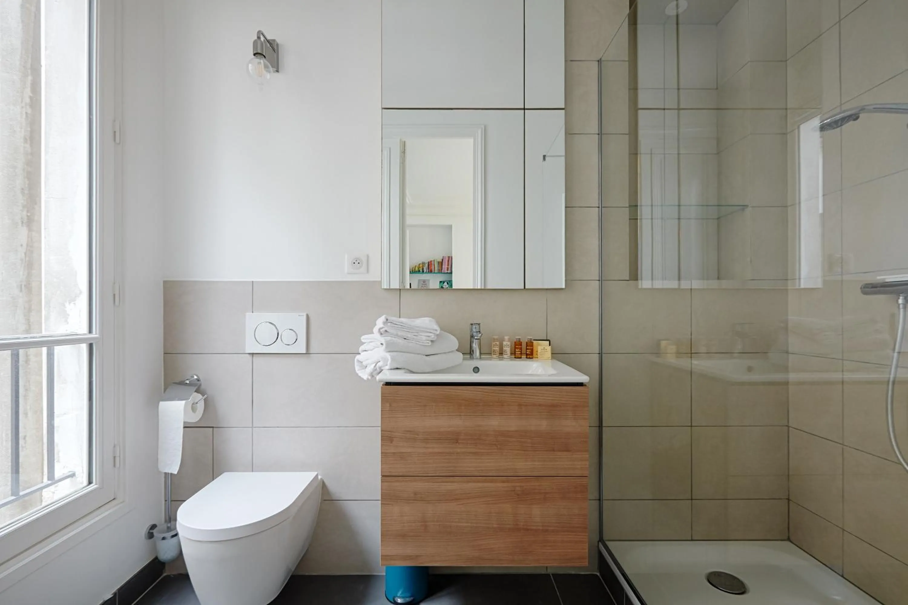 Bathroom in Veeve - Emerald Exuberance