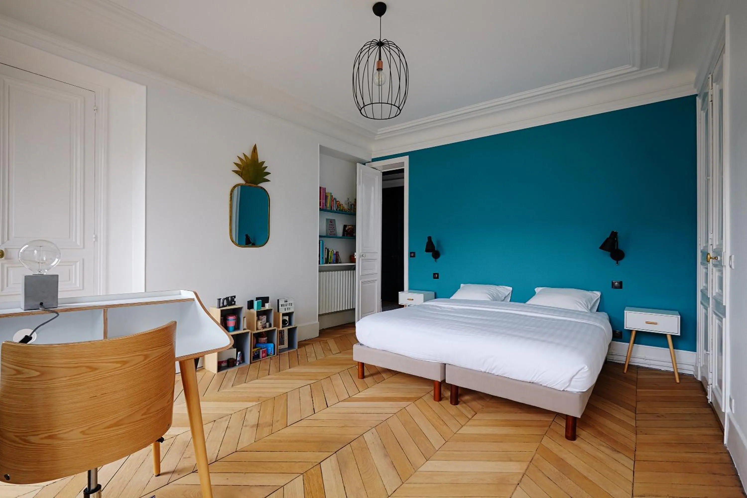Bedroom, Bed in Veeve - Emerald Exuberance