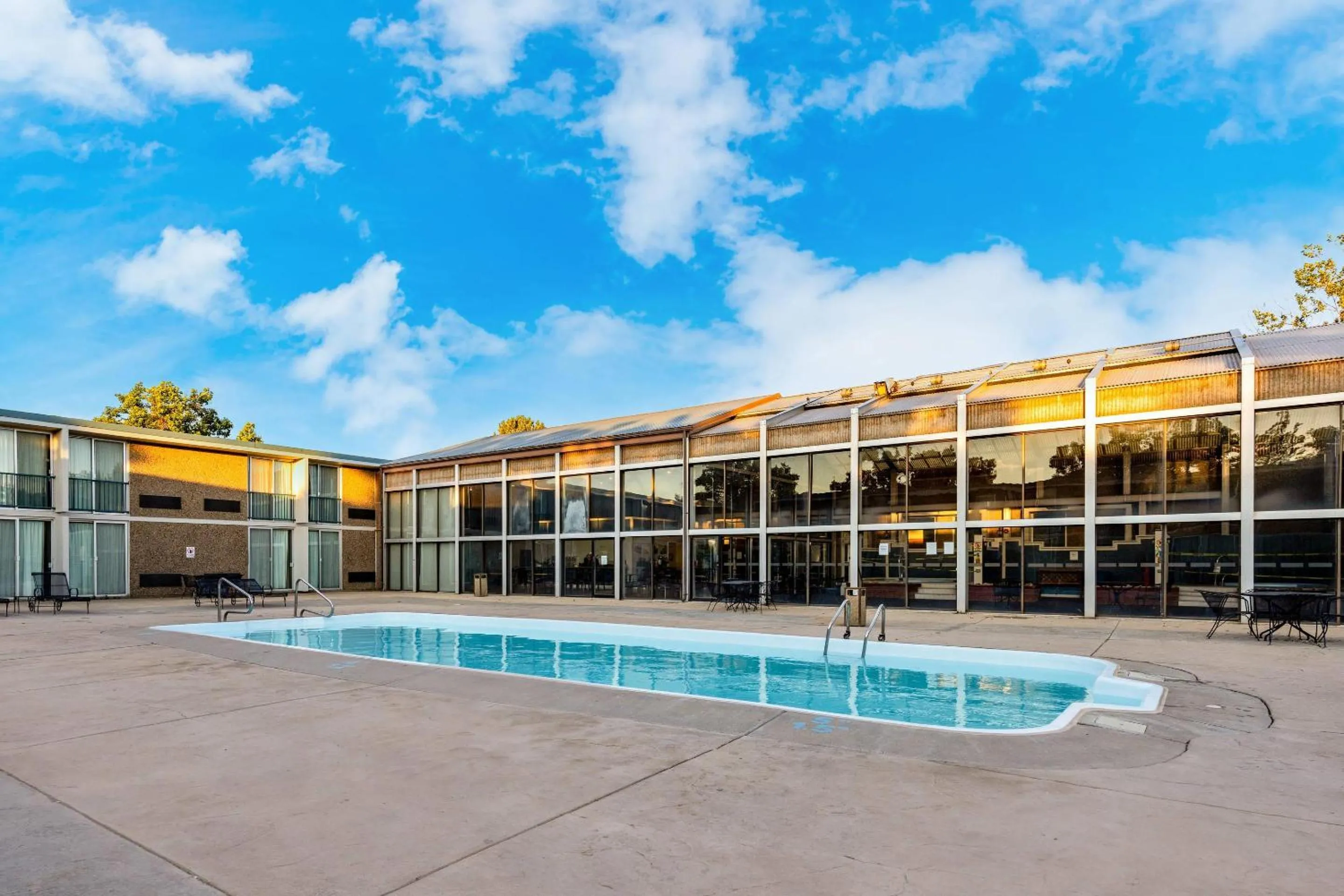 Swimming pool in Quality Inn & Suites Canon City