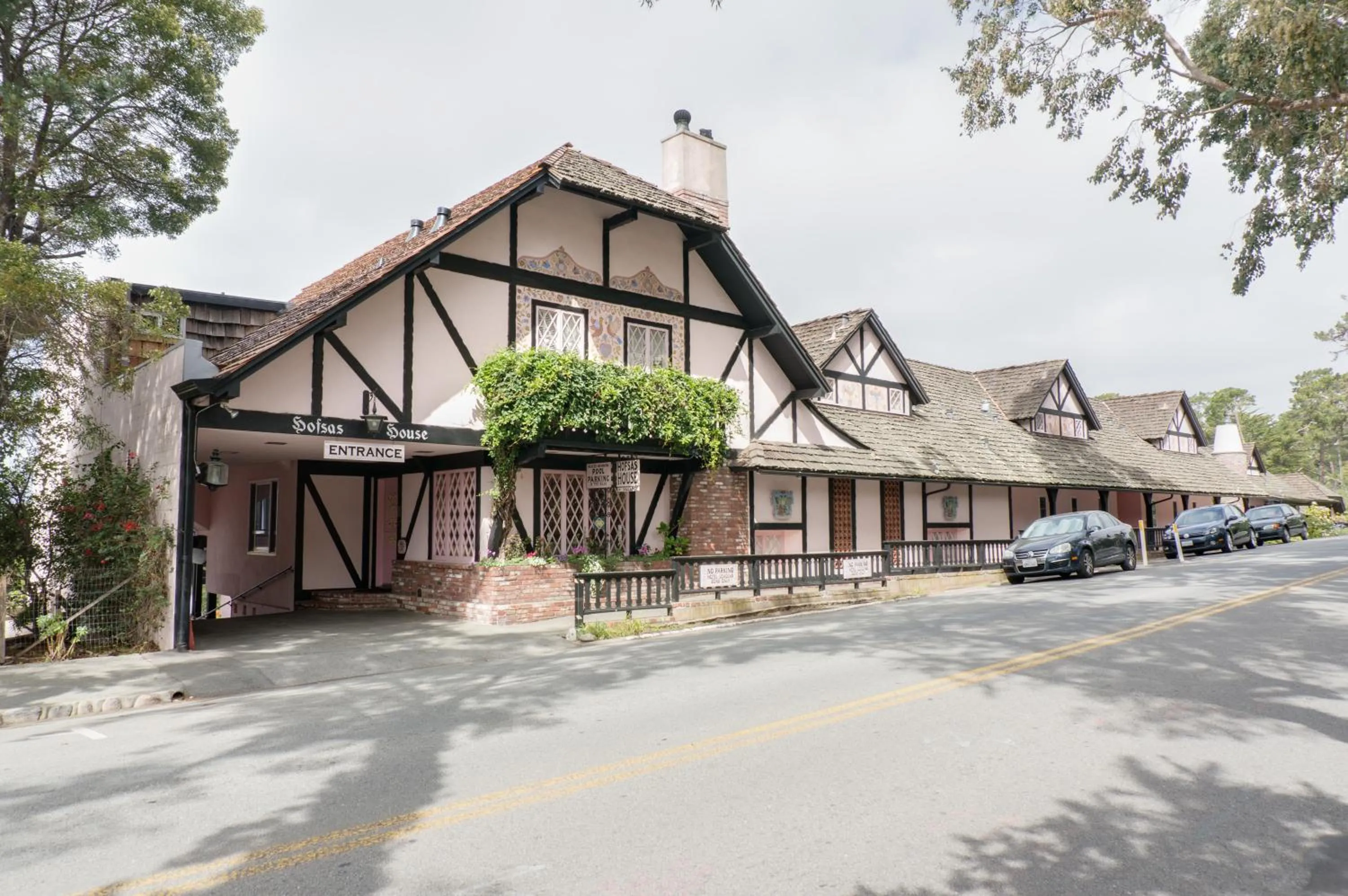 Facade/entrance in Hofsas House Hotel