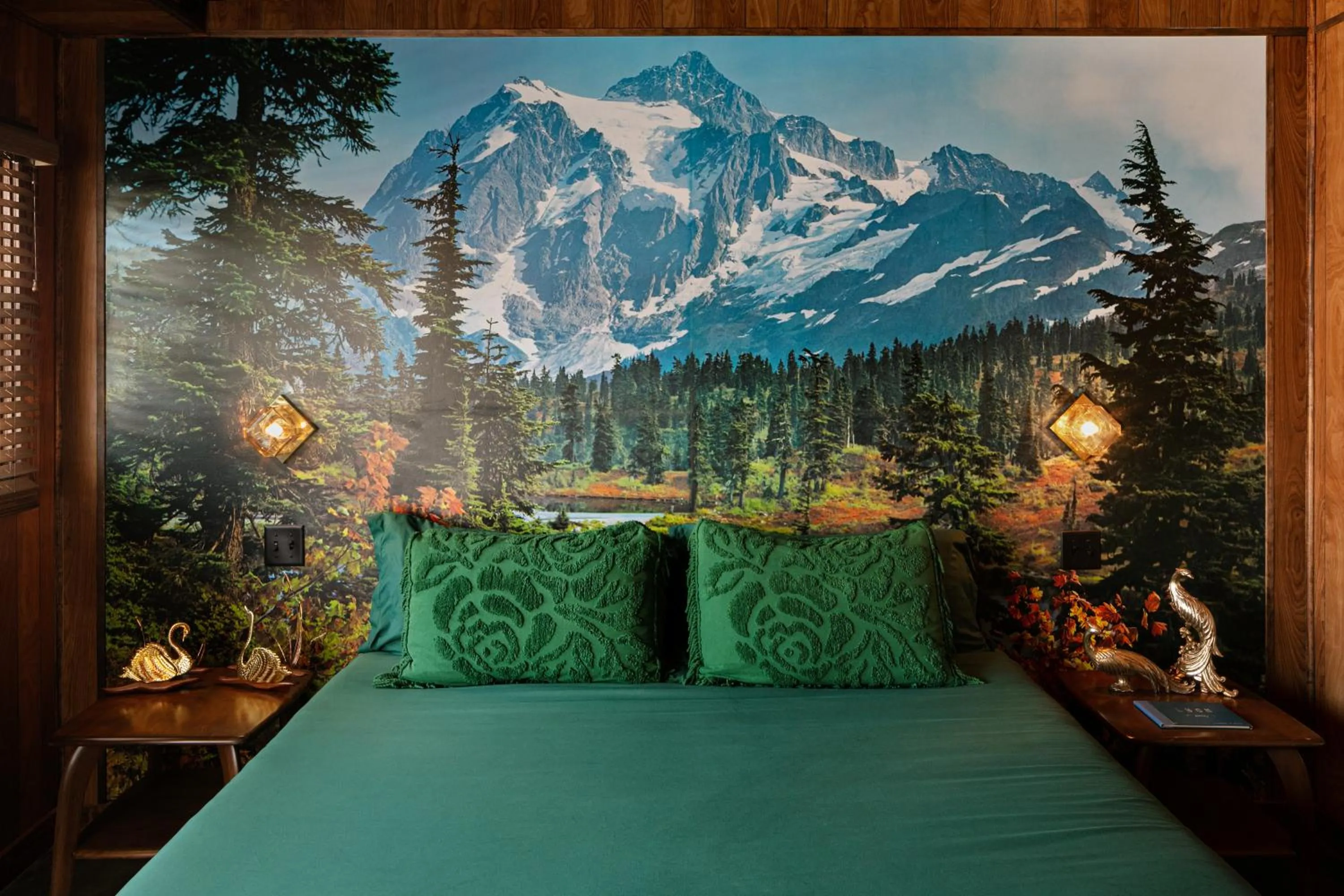 Bed in The Dive Motel and Swim Club