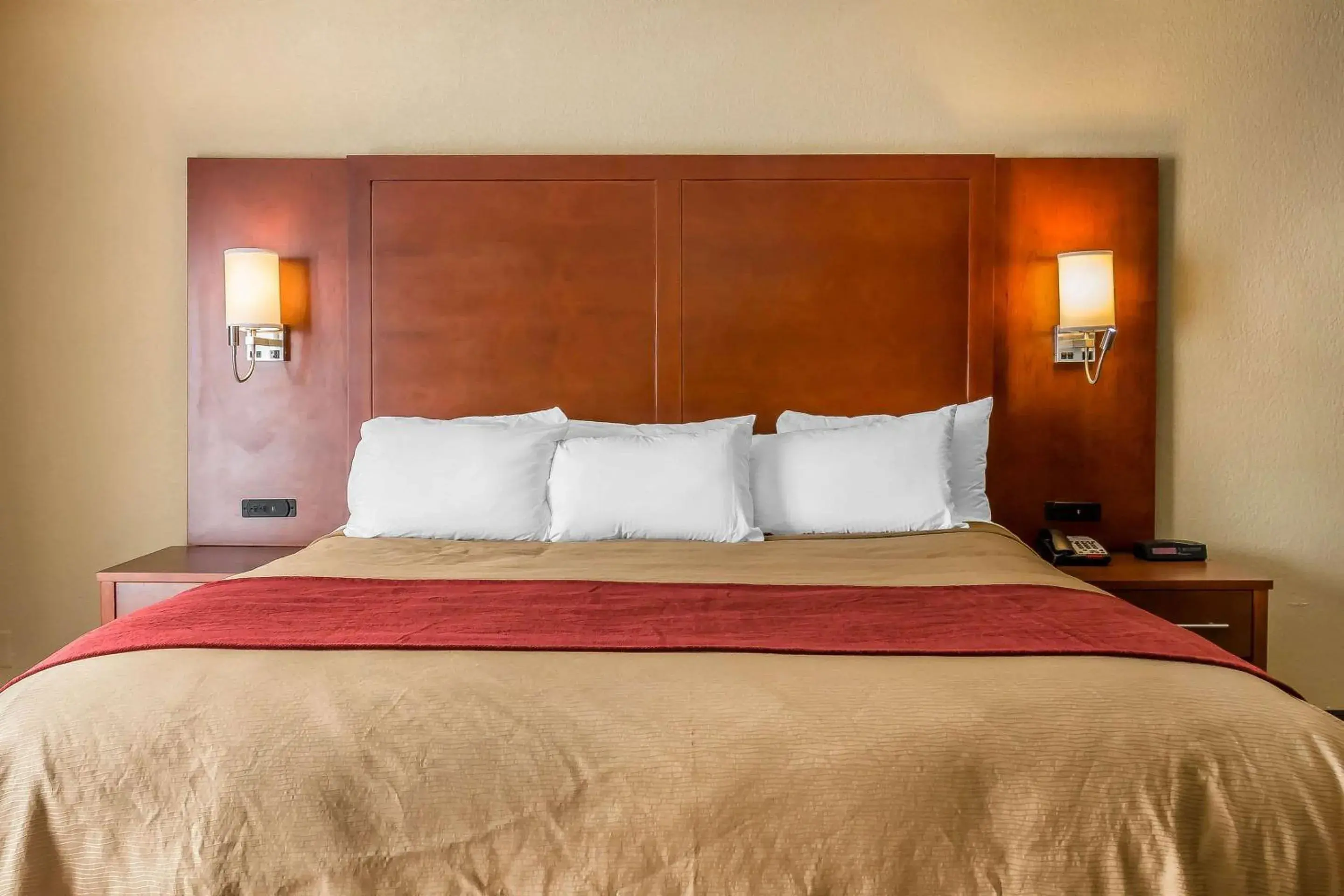 Photo of the whole room, Bed in Comfort Inn Photo of the whole room, Bed in Comfort Inn