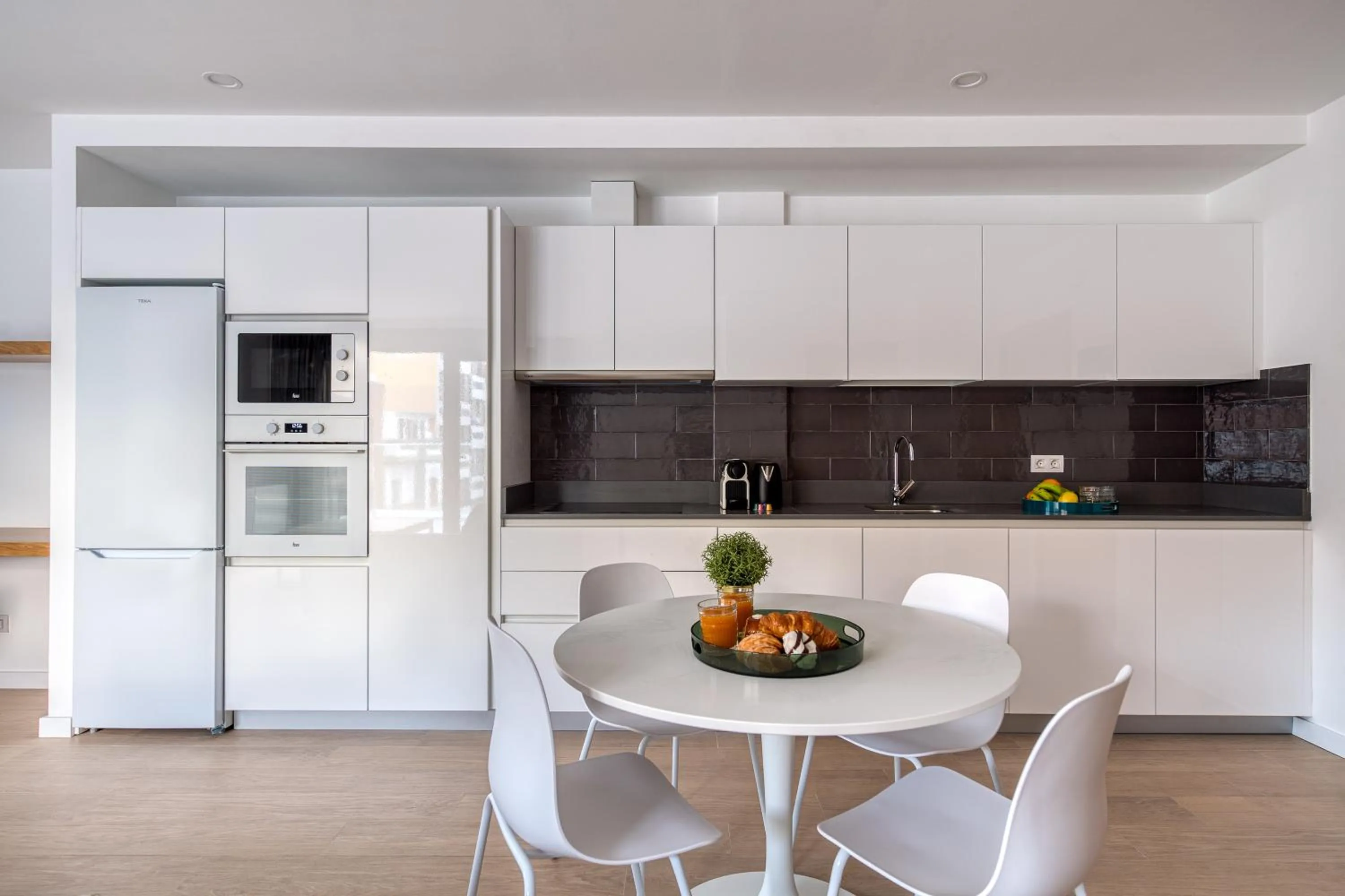 Kitchen or kitchenette in Beach Hotel Alfredo