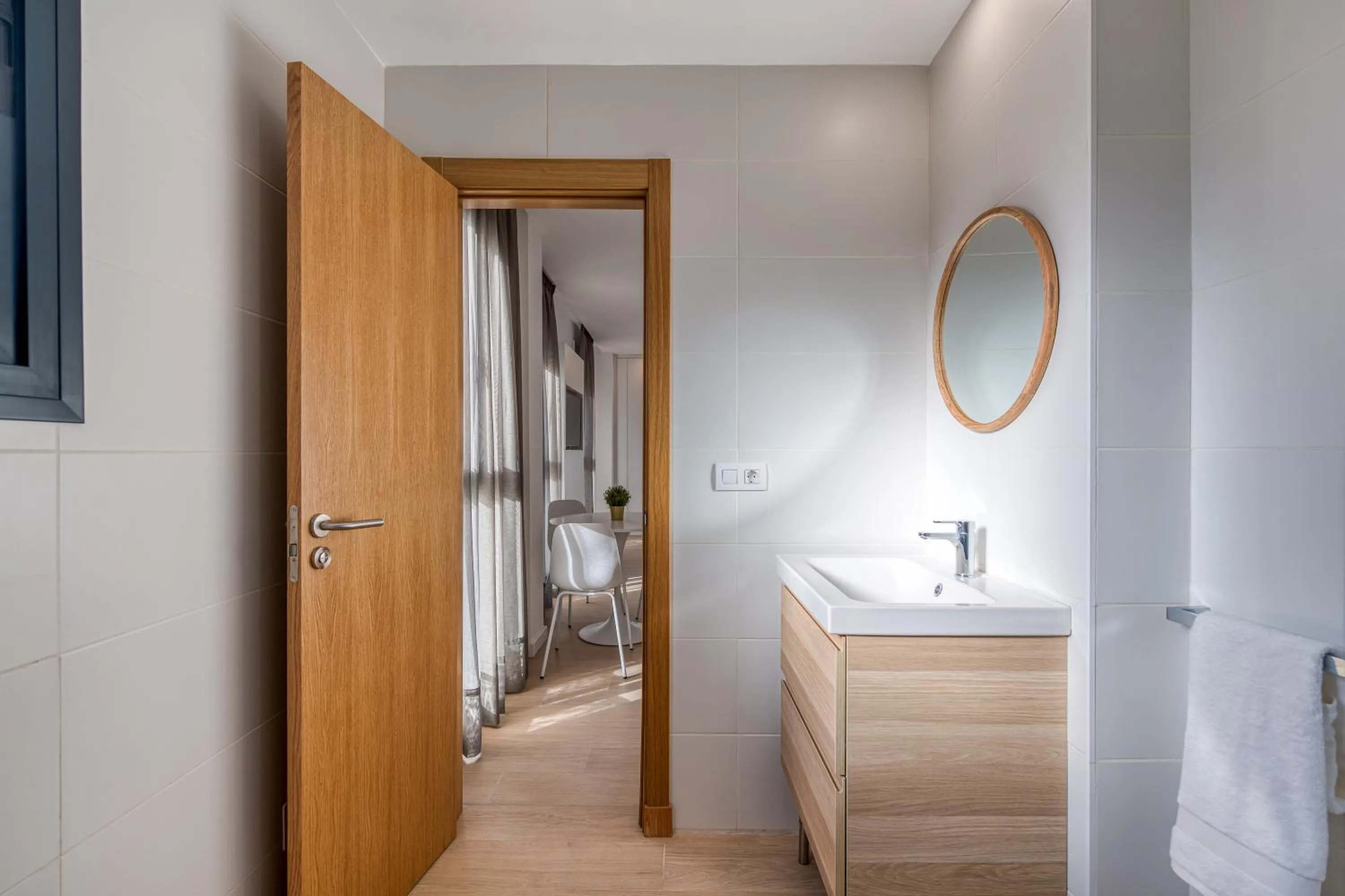 Bathroom, Bed in Beach Hotel Alfredo