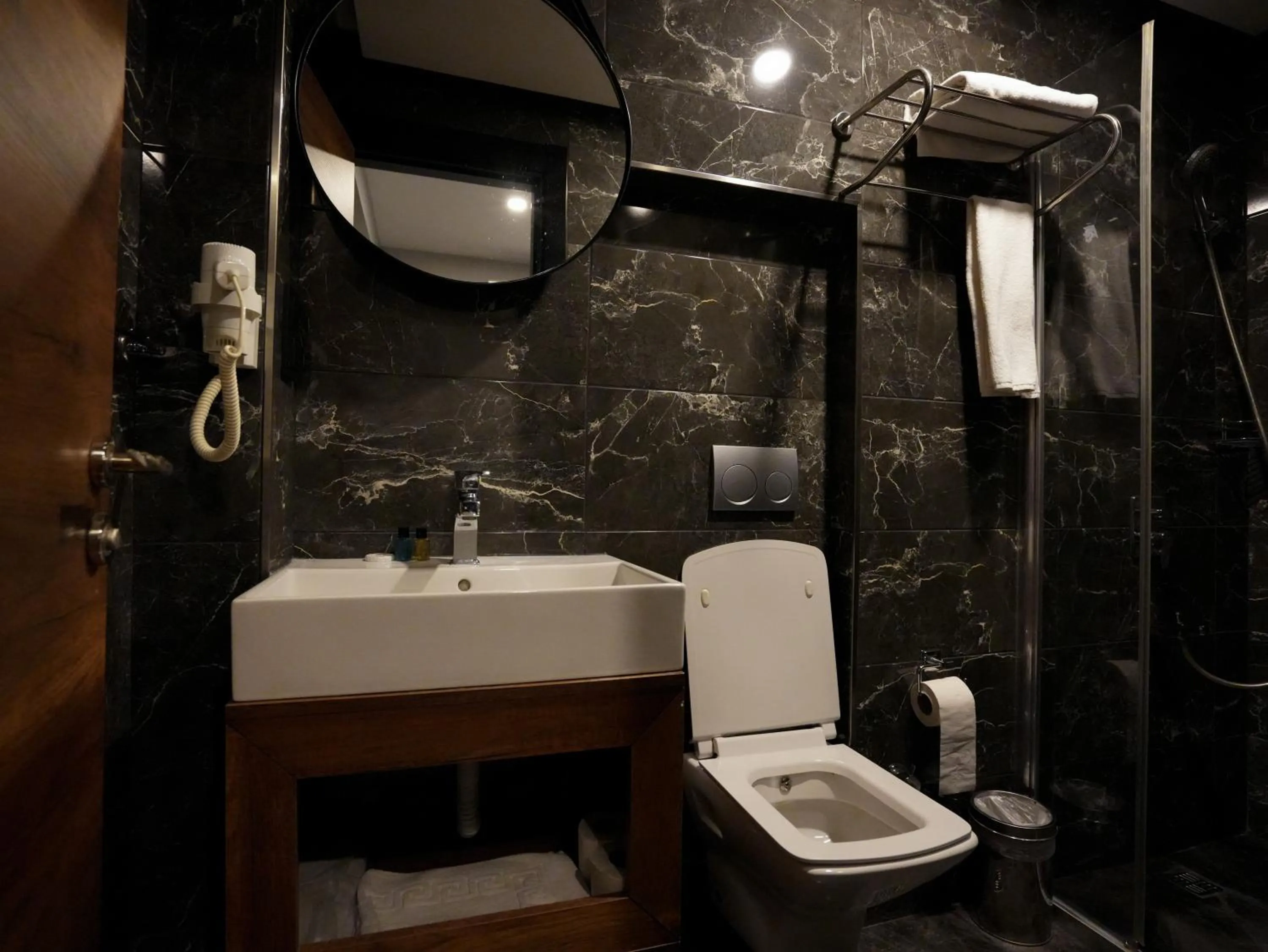 Shower in Zalel Hotels Laleli