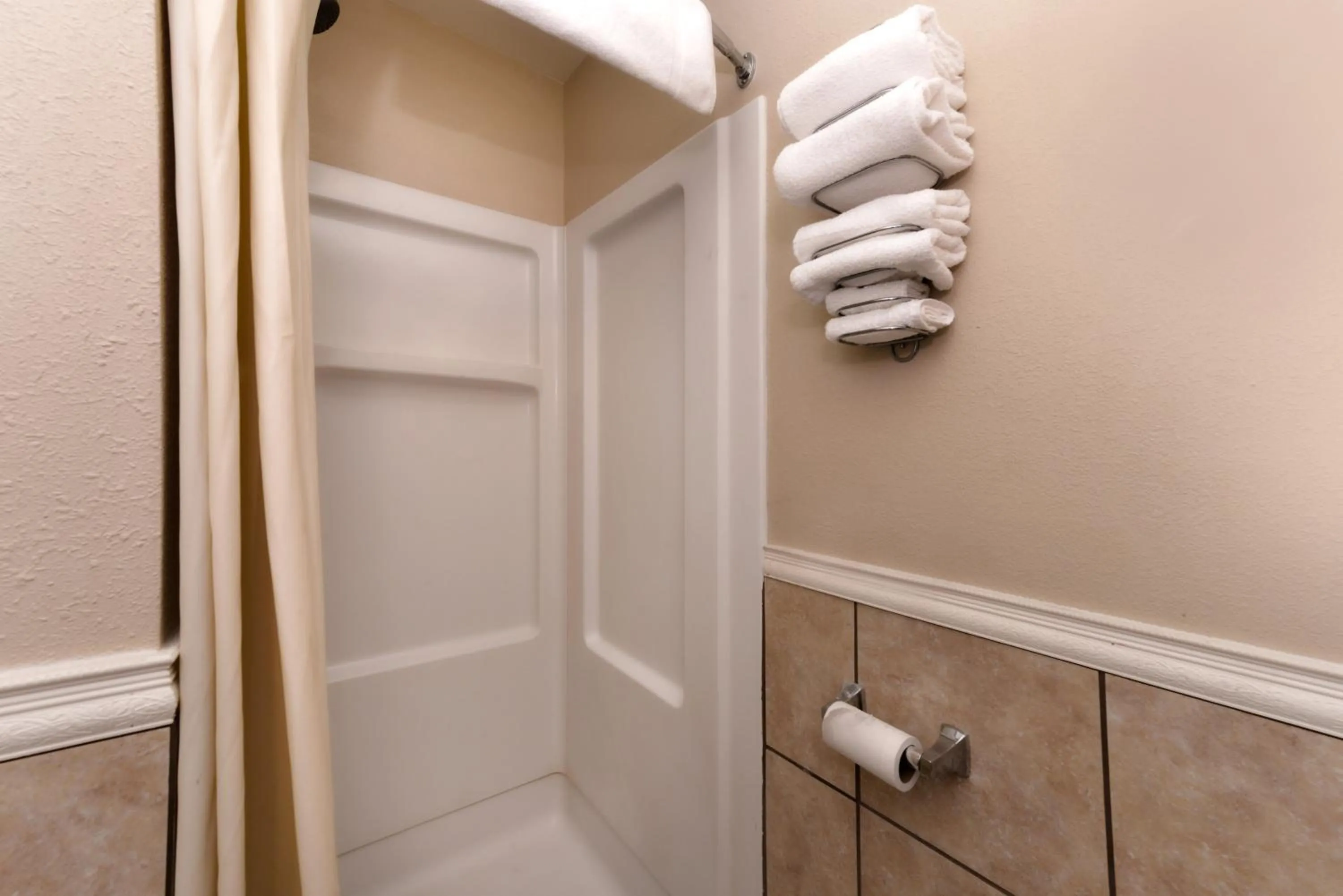 Bathroom in Motel 6 Putnam CT