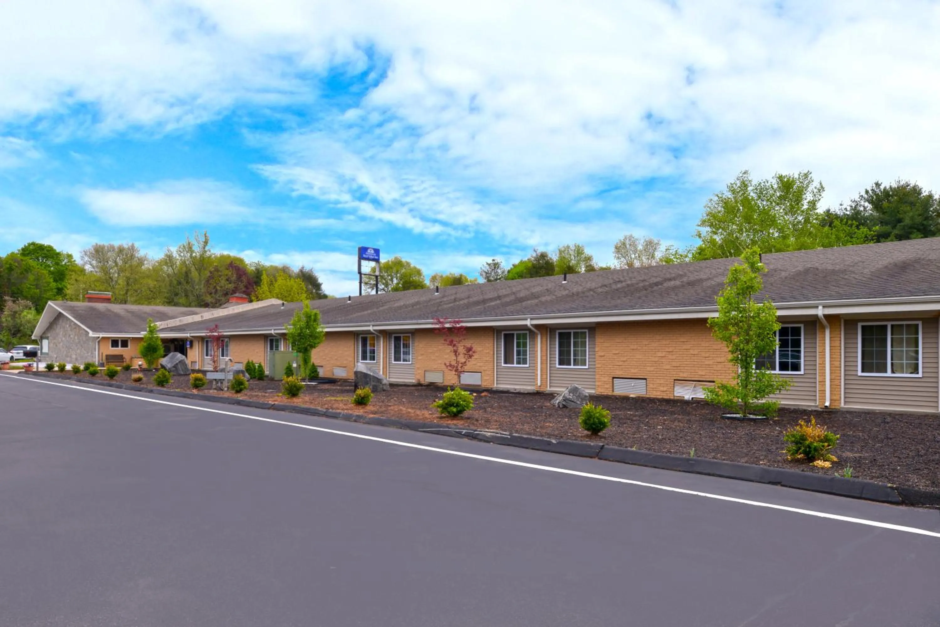 Property building in Motel 6 Putnam CT