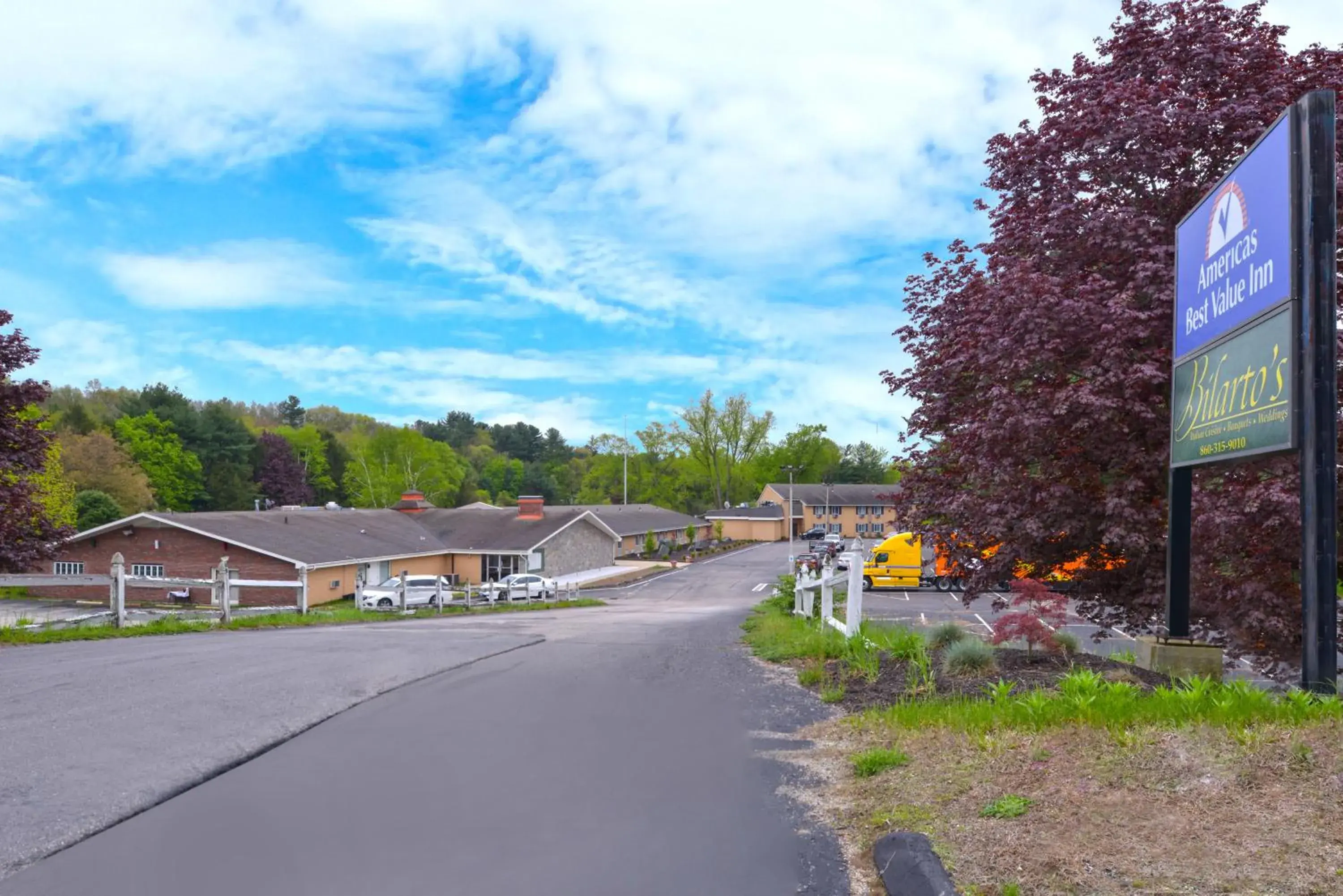 Property building in Motel 6 Putnam CT Property building in Motel 6 Putnam CT