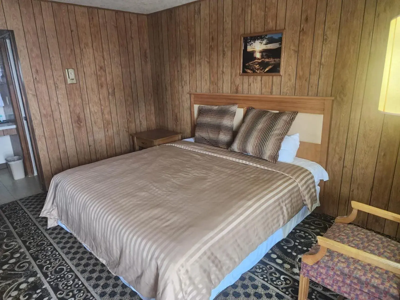 King Bed Non-Smoking in 1st Inn By OYO Quinter Hwy 70 KS King Bed Non-Smoking in 1st Inn By OYO Quinter Hwy 70 KS