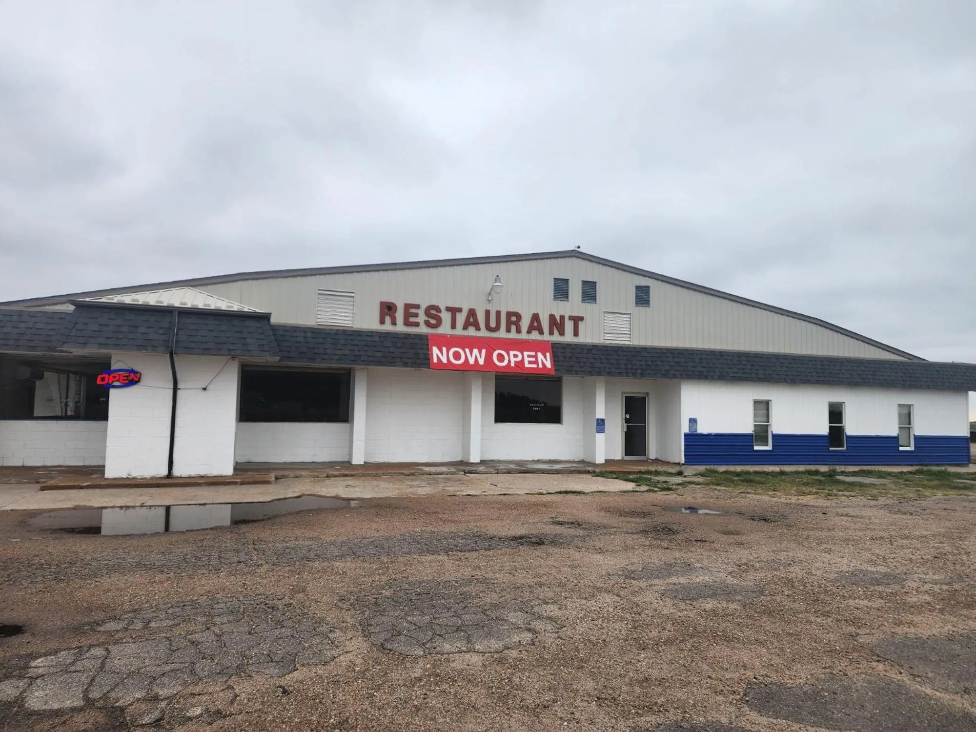 Restaurant/places to eat in 1st Inn By OYO Quinter Hwy 70 KS