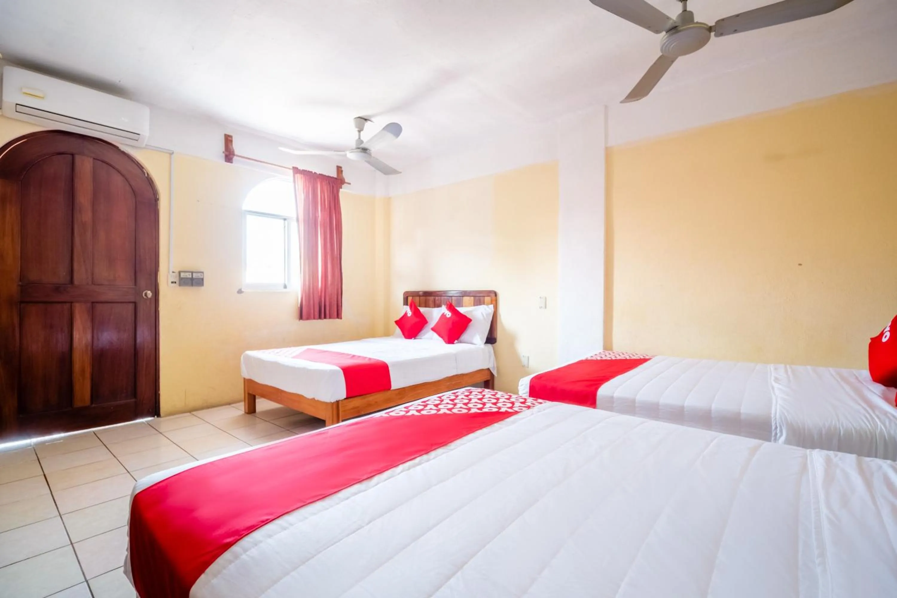 Bedroom, Bed in OYO Hotel Betsua Vista Hermosa, Huatulco