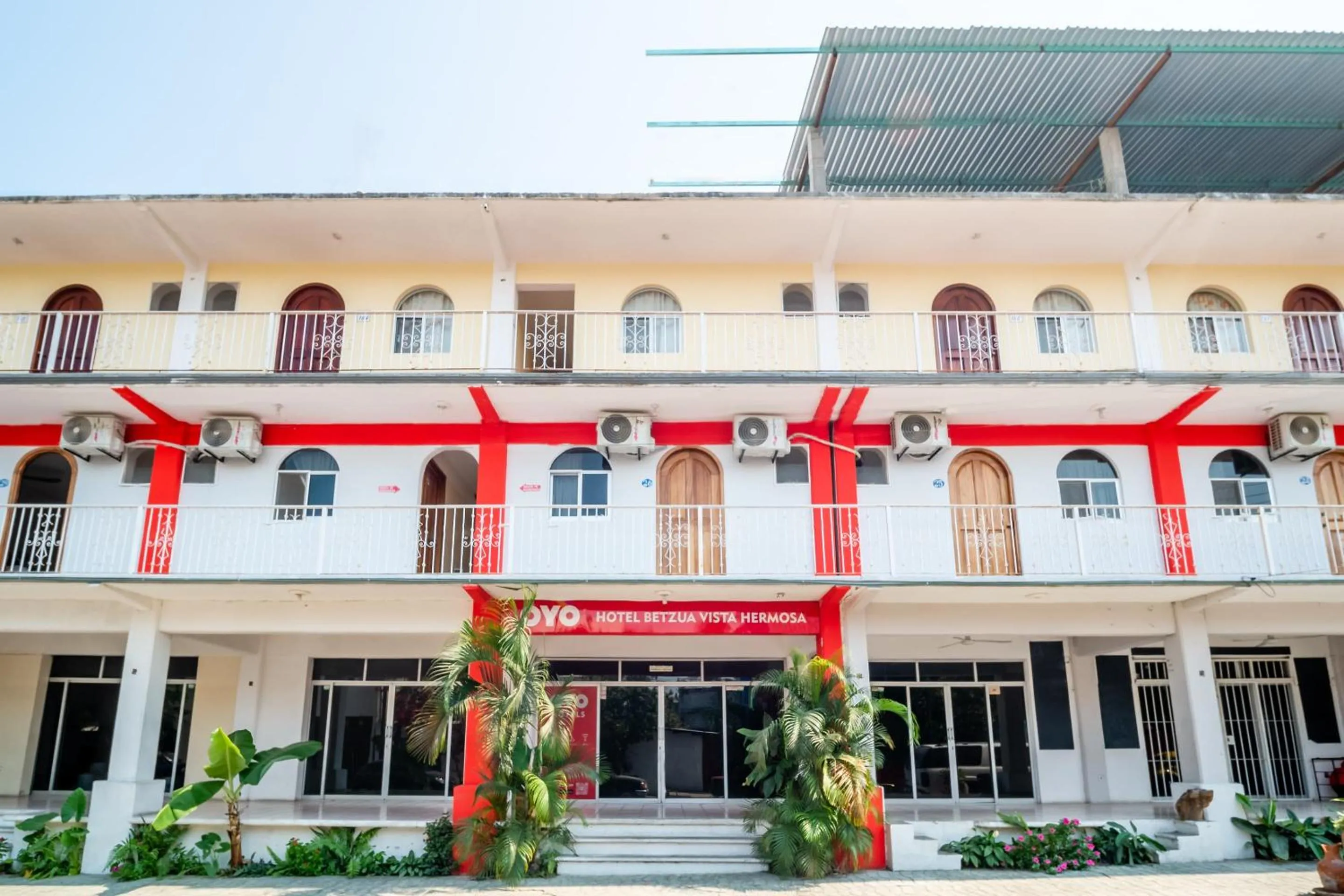 Property building in OYO Hotel Betsua Vista Hermosa, Huatulco