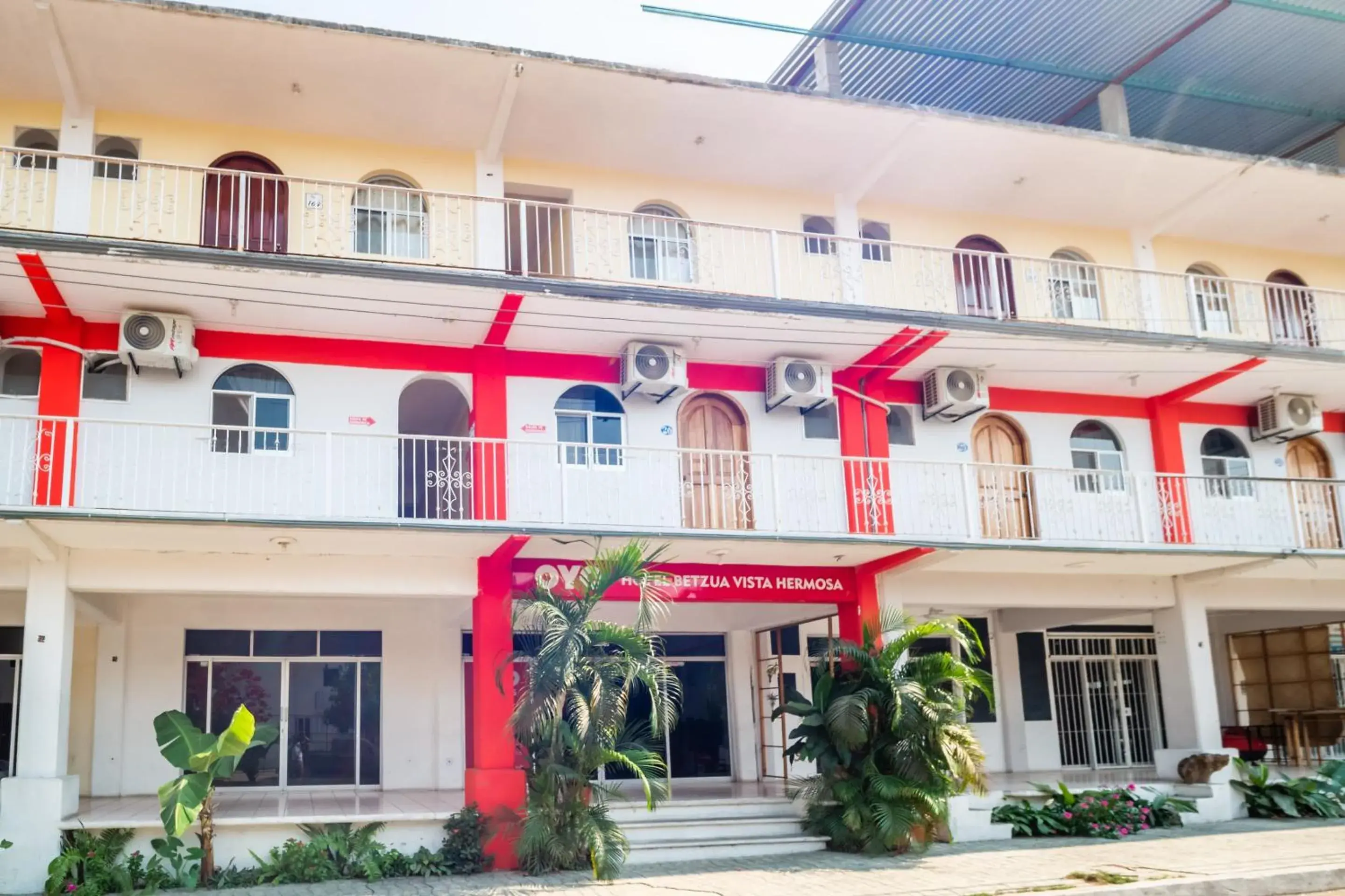 Property building in OYO Hotel Betsua Vista Hermosa, Huatulco Property building in OYO Hotel Betsua Vista Hermosa, Huatulco
