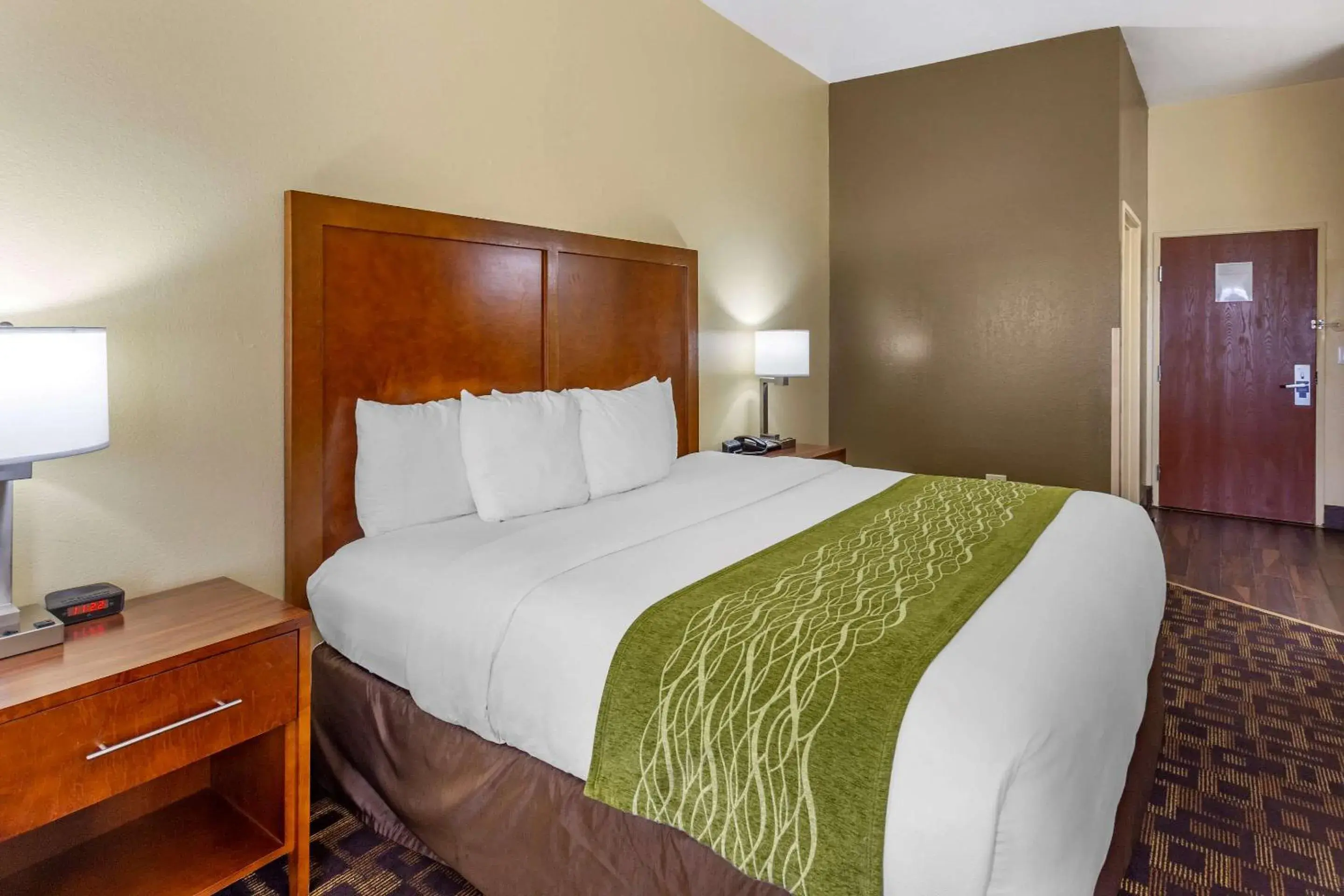 King Room in Comfort Inn & Suites North Aurora - Naperville King Room in Comfort Inn & Suites North Aurora - Naperville