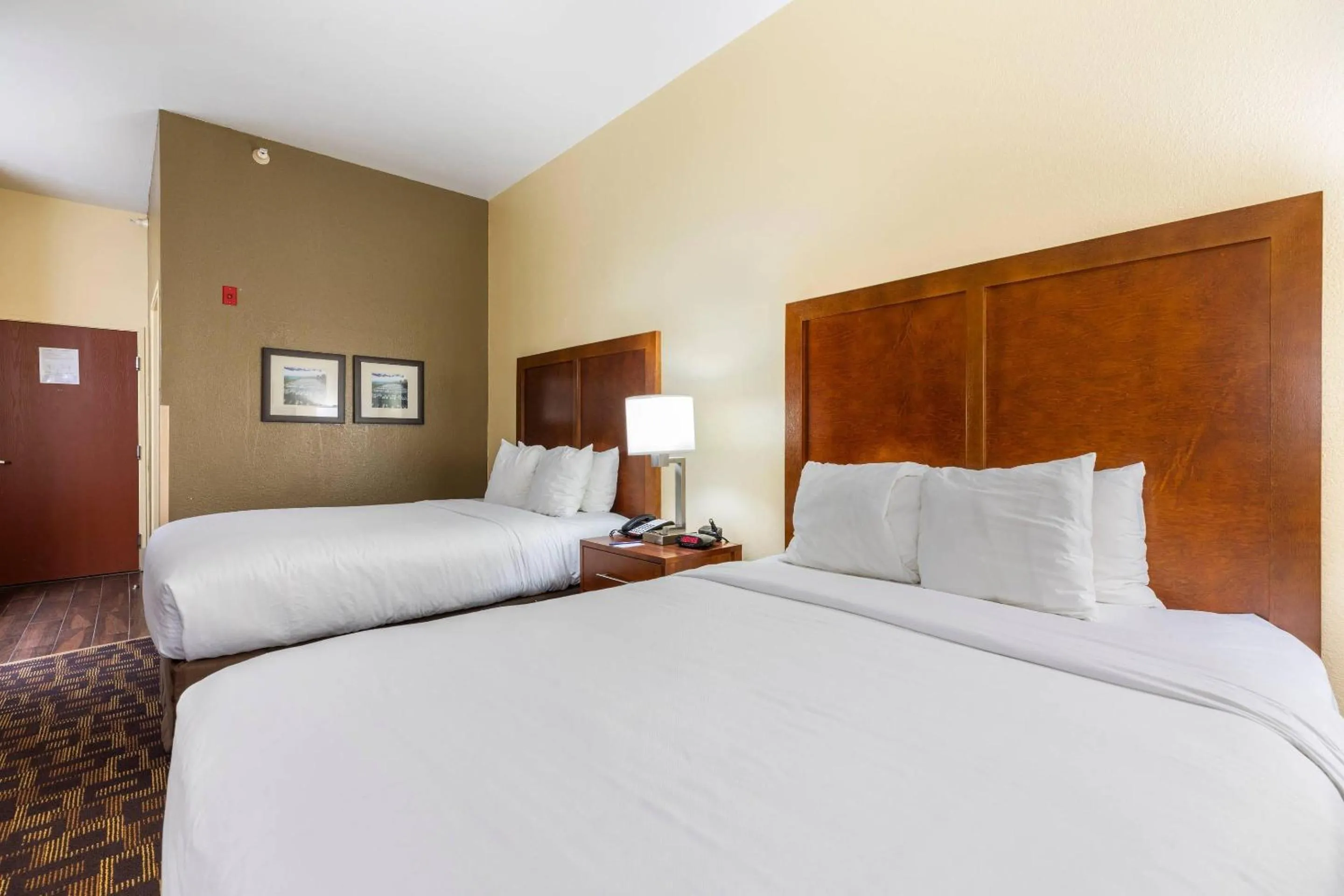 Bedroom, Bed in Comfort Inn & Suites North Aurora - Naperville