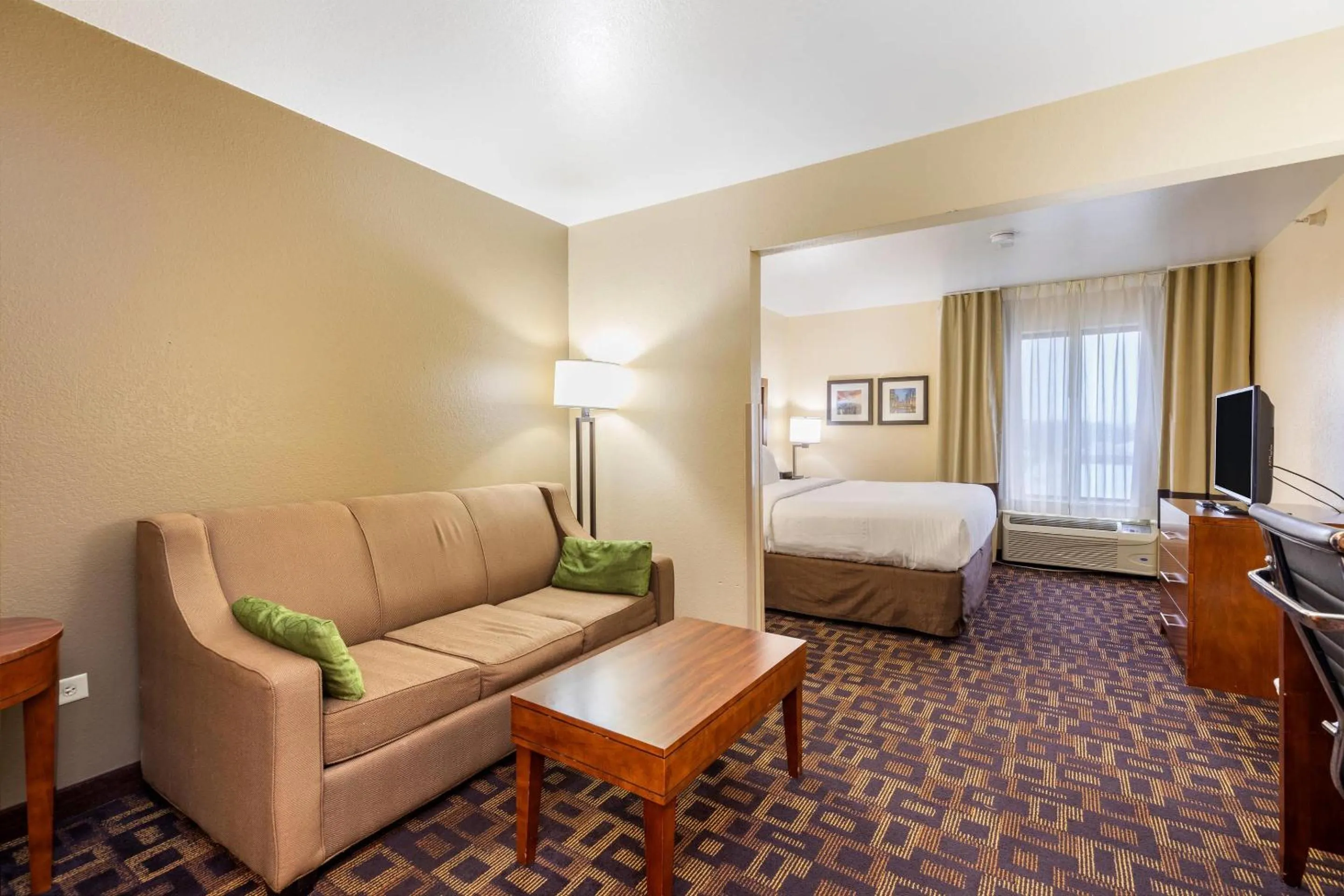 Bedroom, Bed in Comfort Inn & Suites North Aurora - Naperville