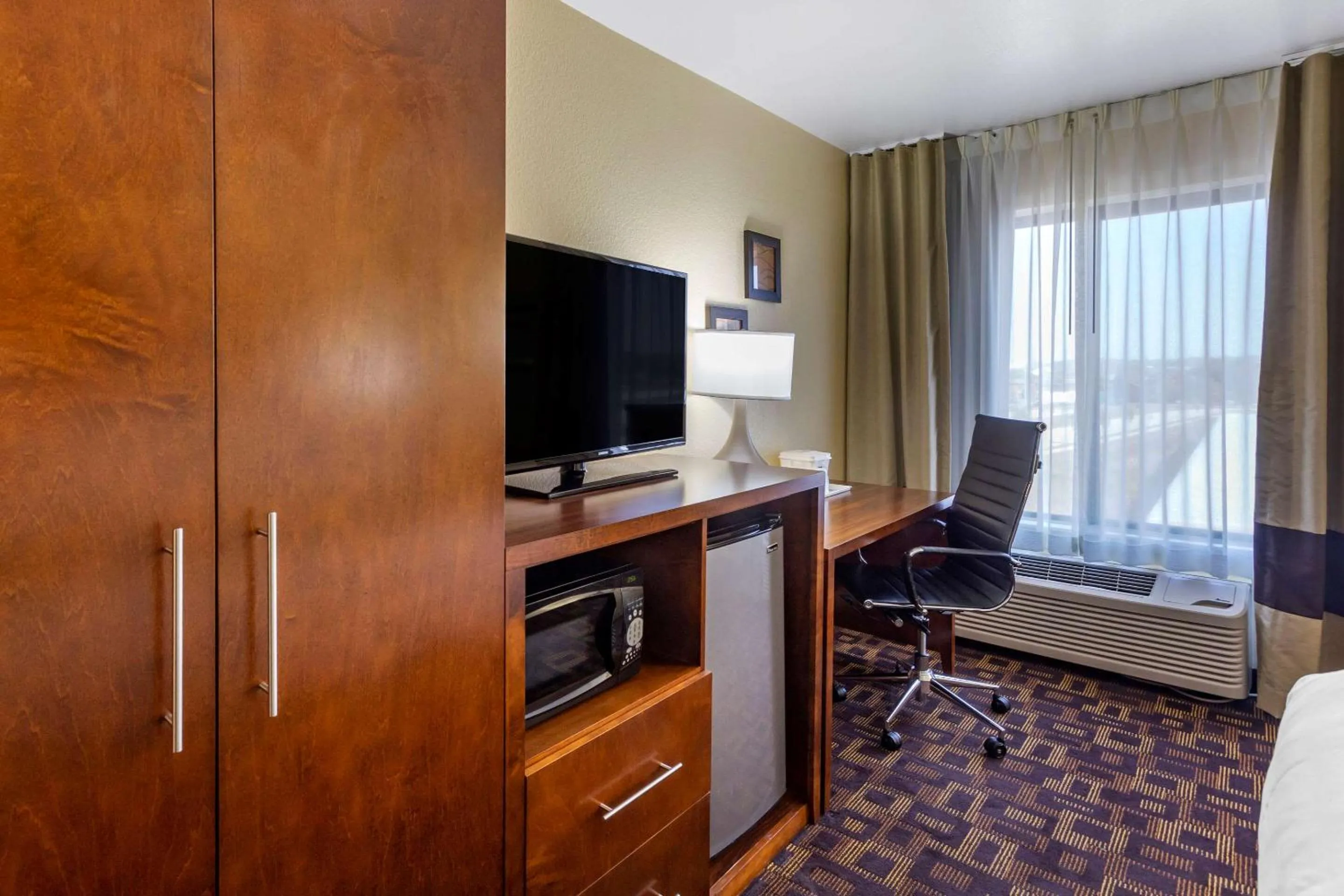 Seating area in Comfort Inn & Suites North Aurora - Naperville