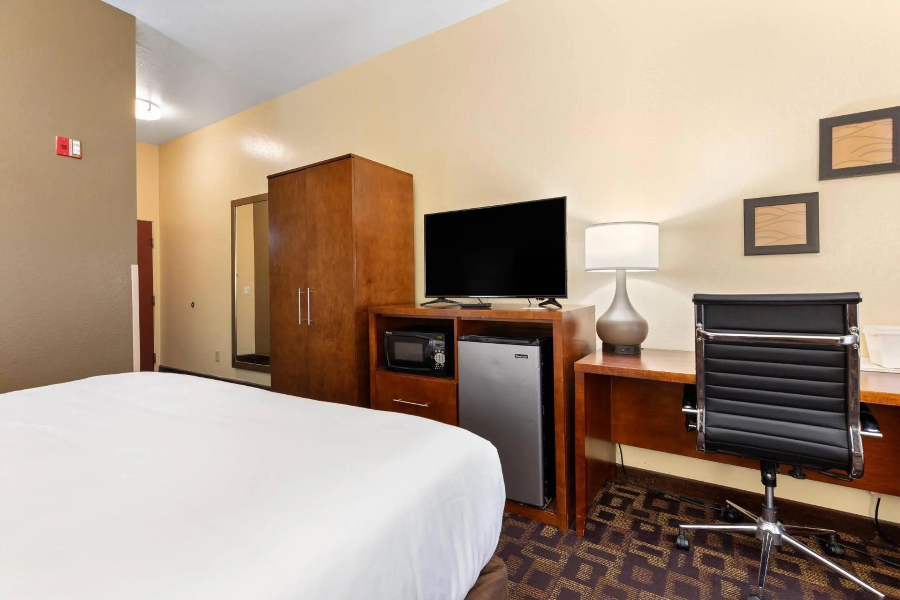 Bedroom, Bed in Comfort Inn & Suites North Aurora - Naperville