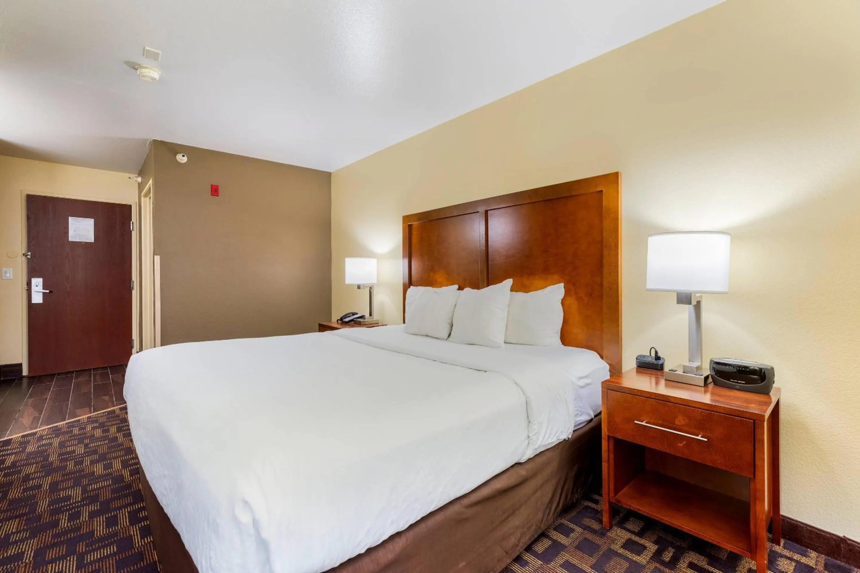 Bedroom, Bed in Comfort Inn & Suites North Aurora - Naperville