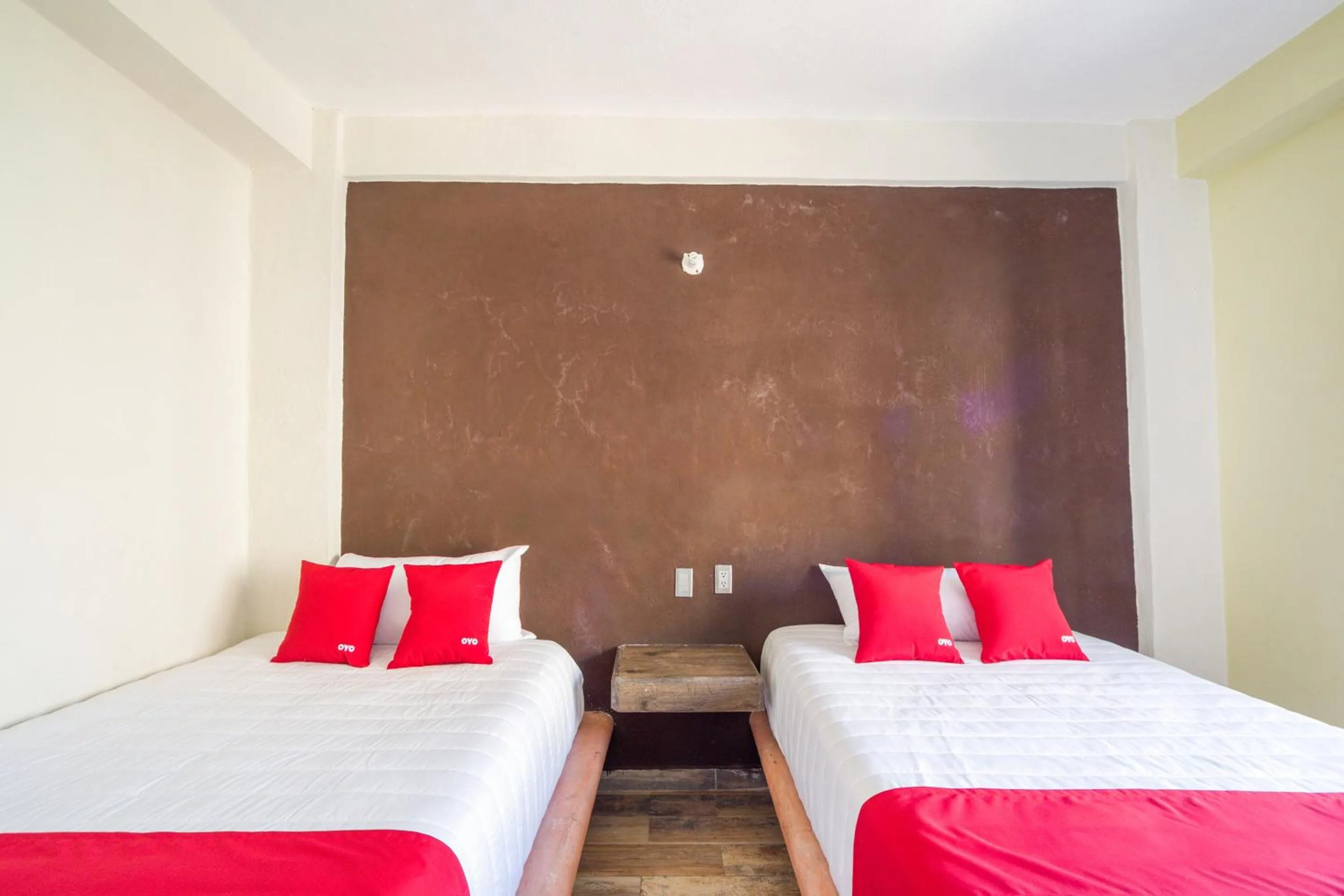 Bedroom in OYO Hotel Posada Lys, Zihuatanejo