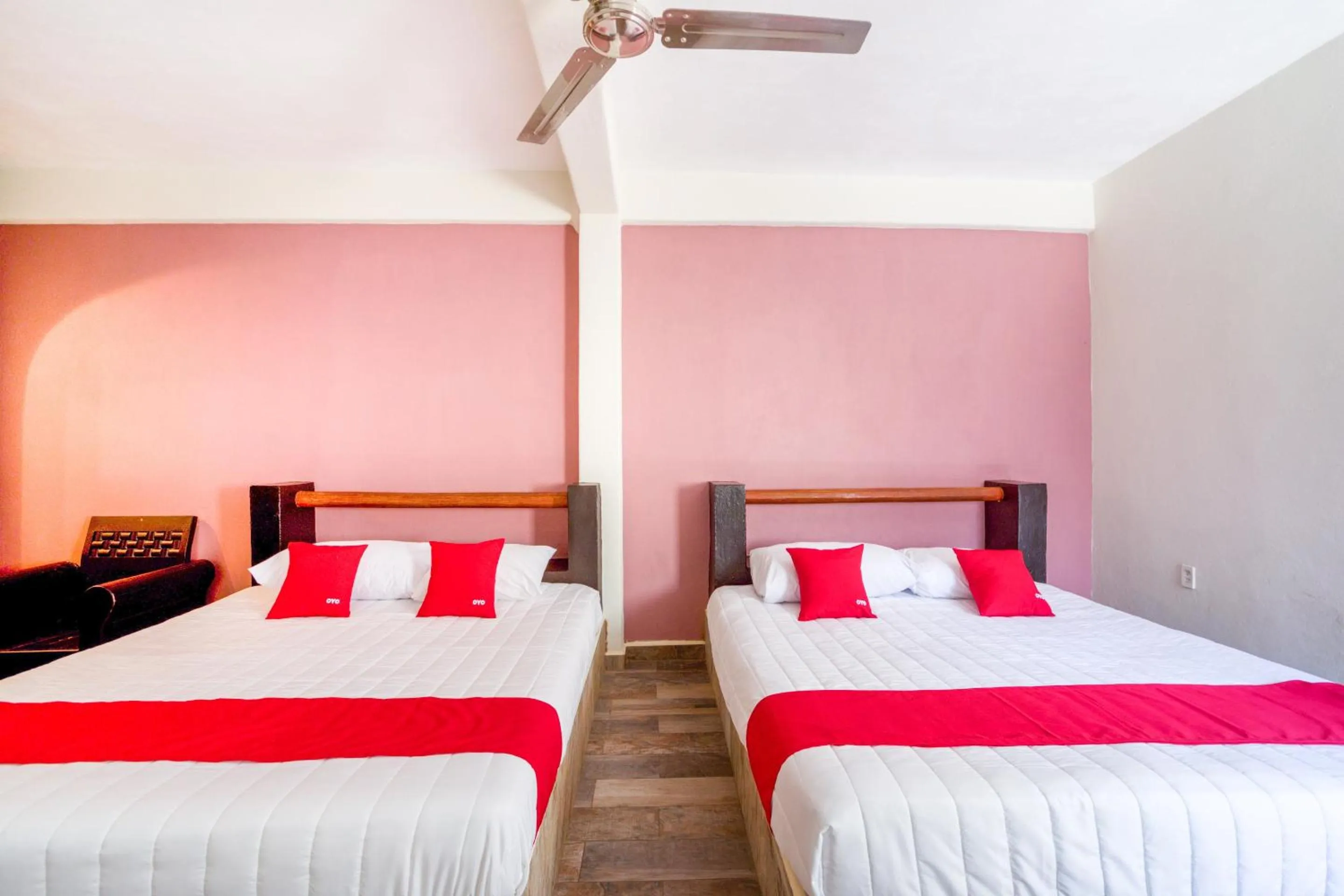 Bedroom in OYO Hotel Posada Lys, Zihuatanejo