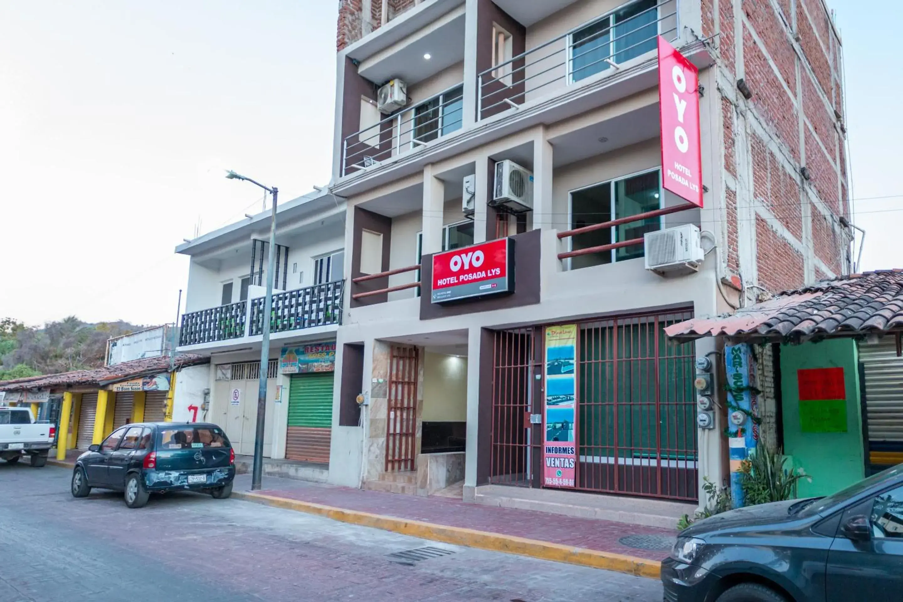 Facade/entrance in OYO Hotel Posada Lys, Zihuatanejo Facade/entrance in OYO Hotel Posada Lys, Zihuatanejo