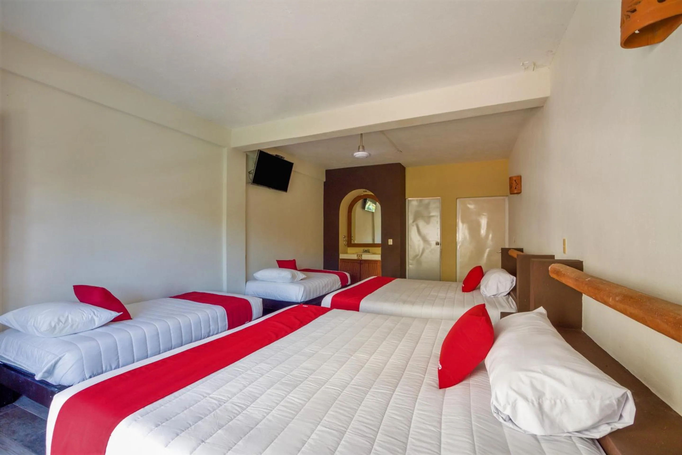 Bedroom in OYO Hotel Posada Lys, Zihuatanejo