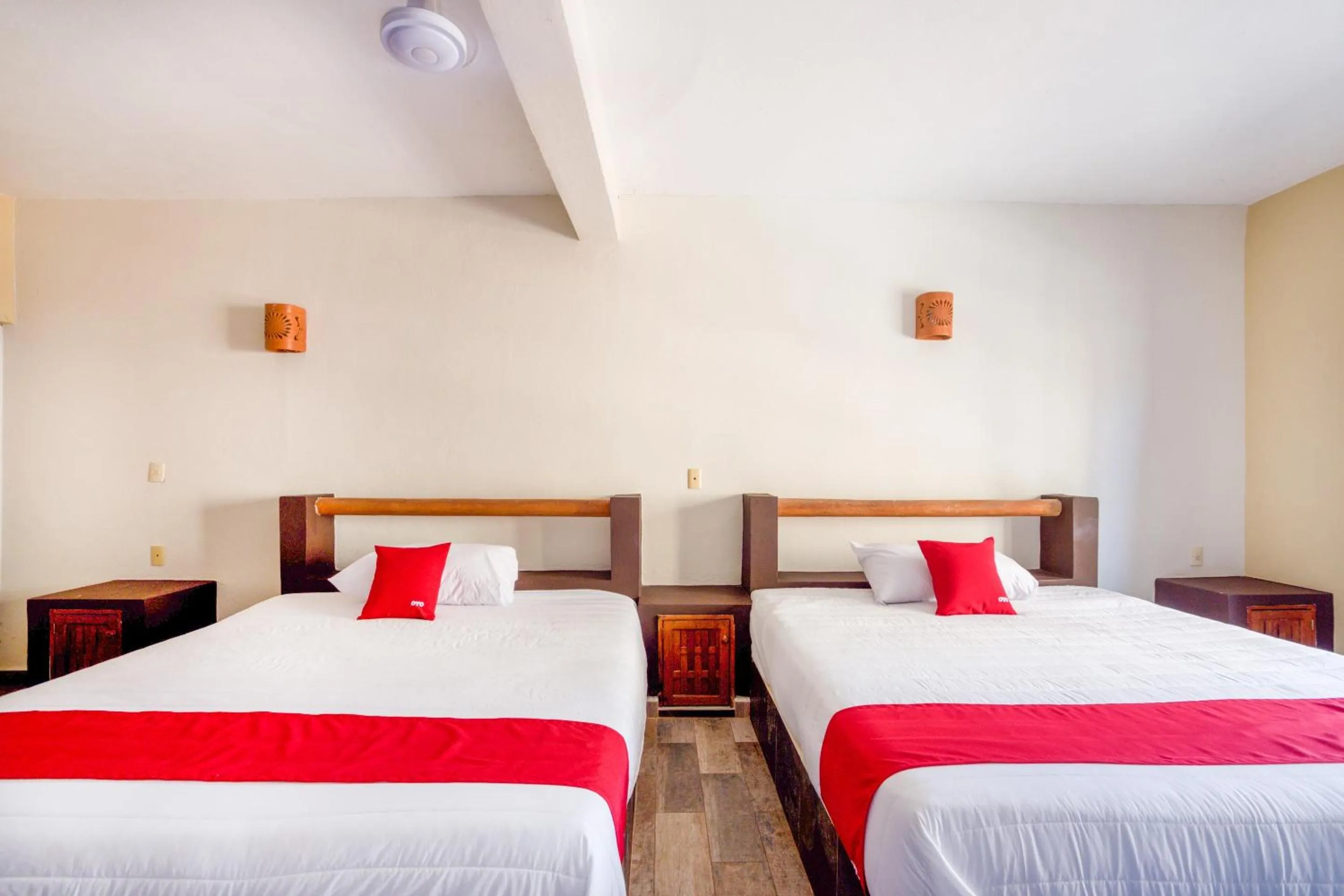 Bedroom in OYO Hotel Posada Lys, Zihuatanejo