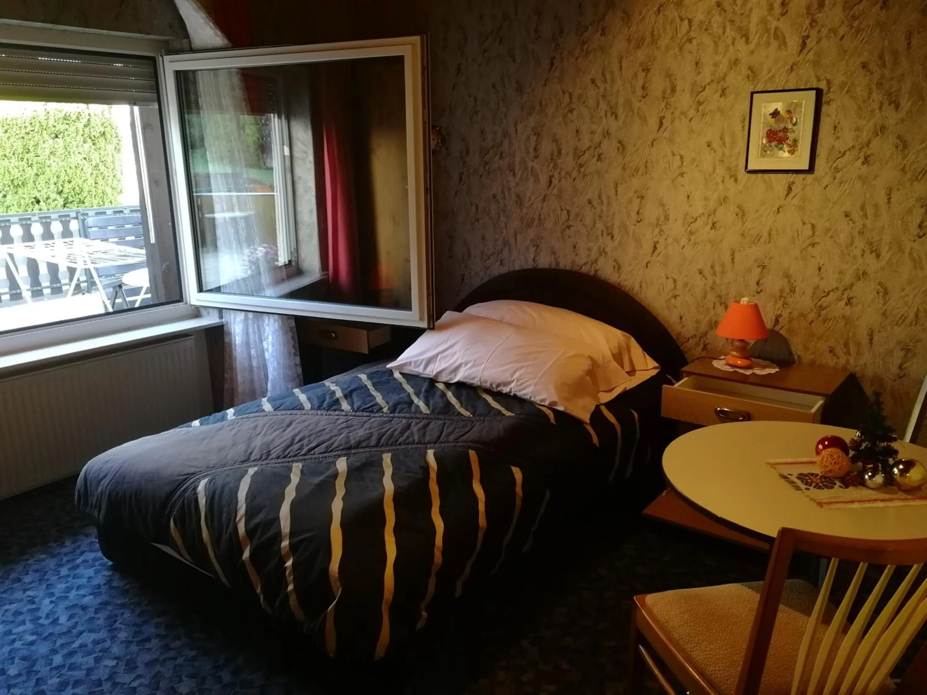 Bed in Gasthaus Hochwald