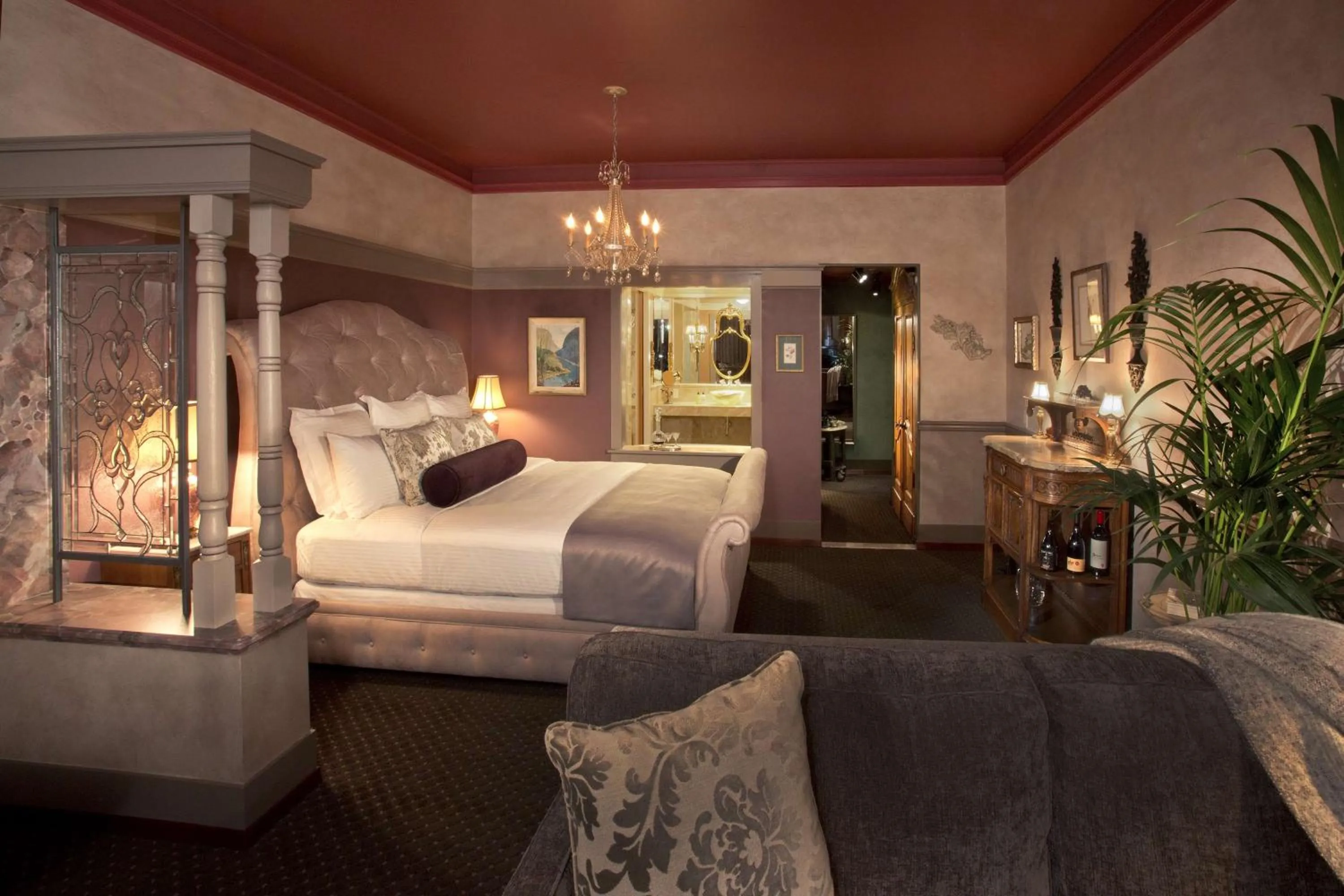 Photo of the whole room, Bed in Willows Lodge