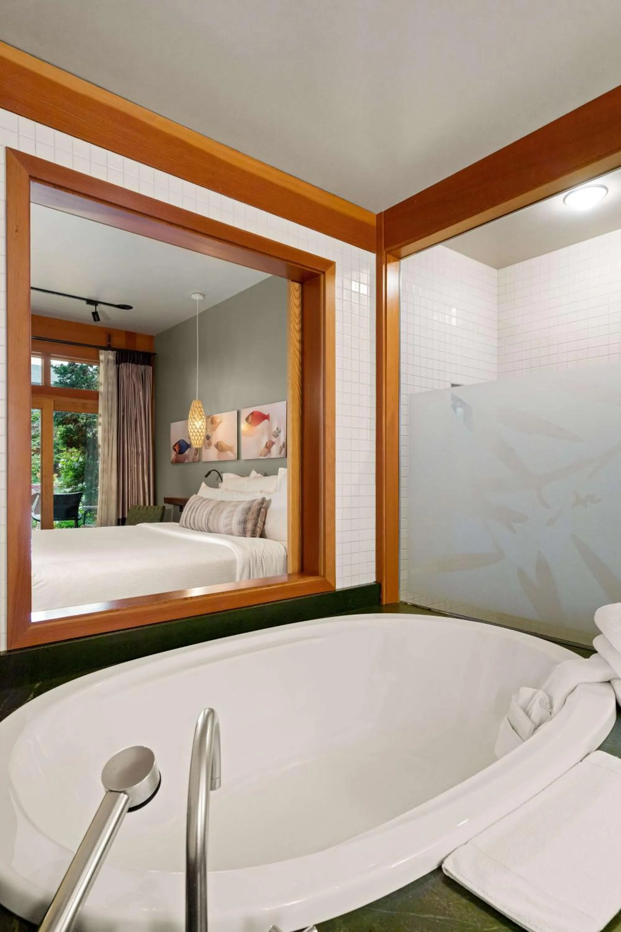 Bathroom, Bed in Willows Lodge