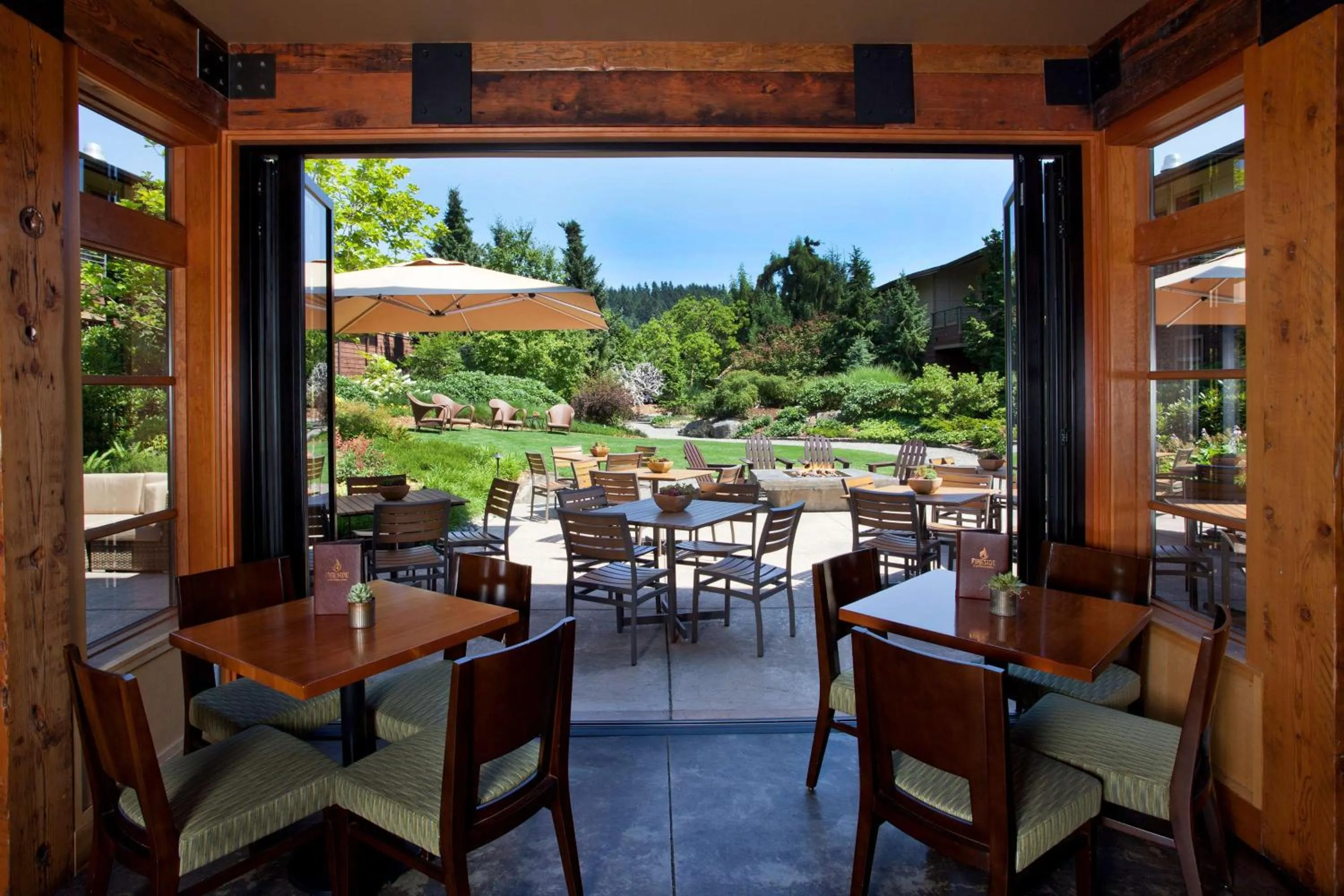 Lounge or bar in Willows Lodge