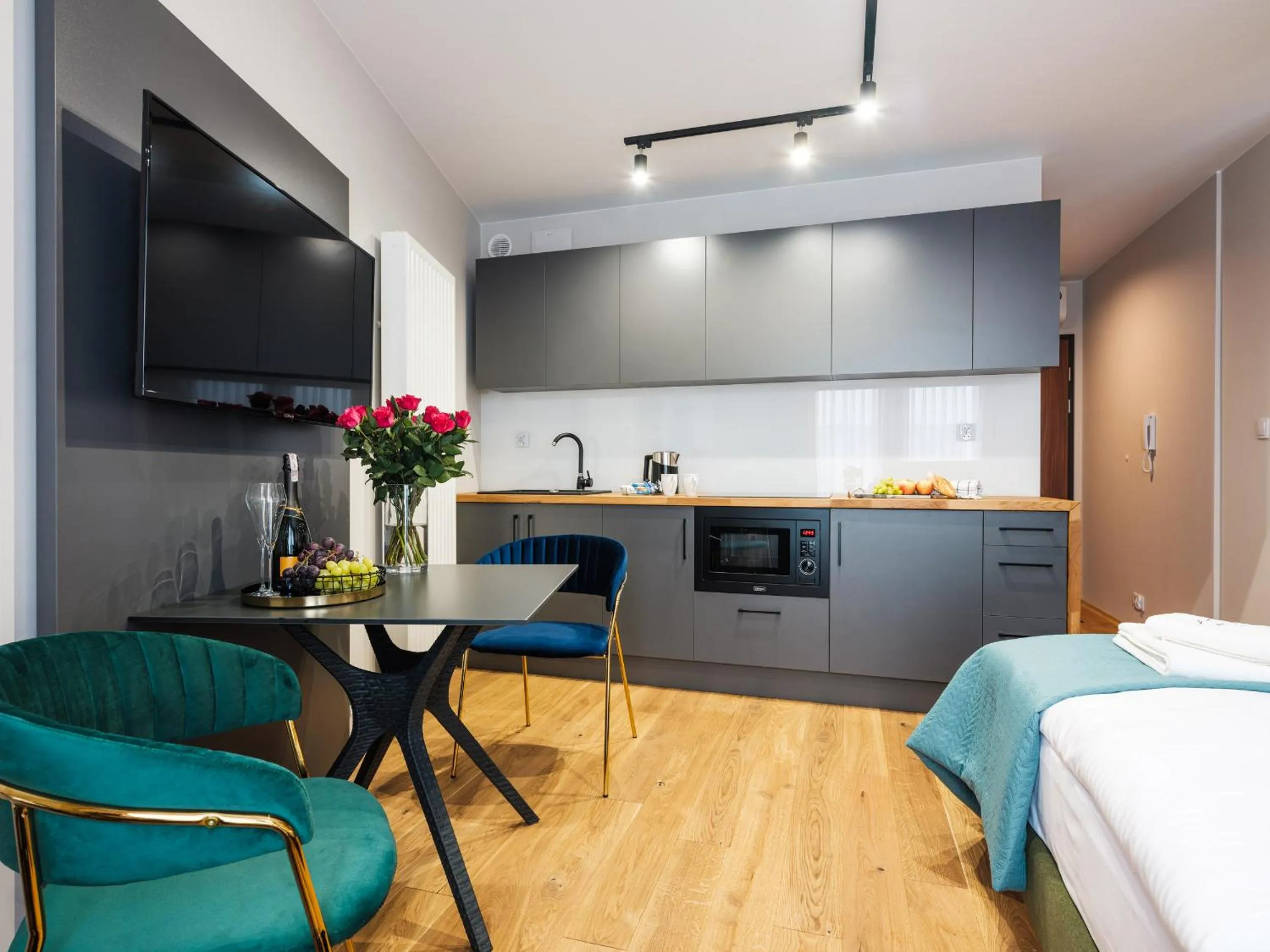 Kitchen or kitchenette, Bed in Aparthotel Inspire Miodova Residence