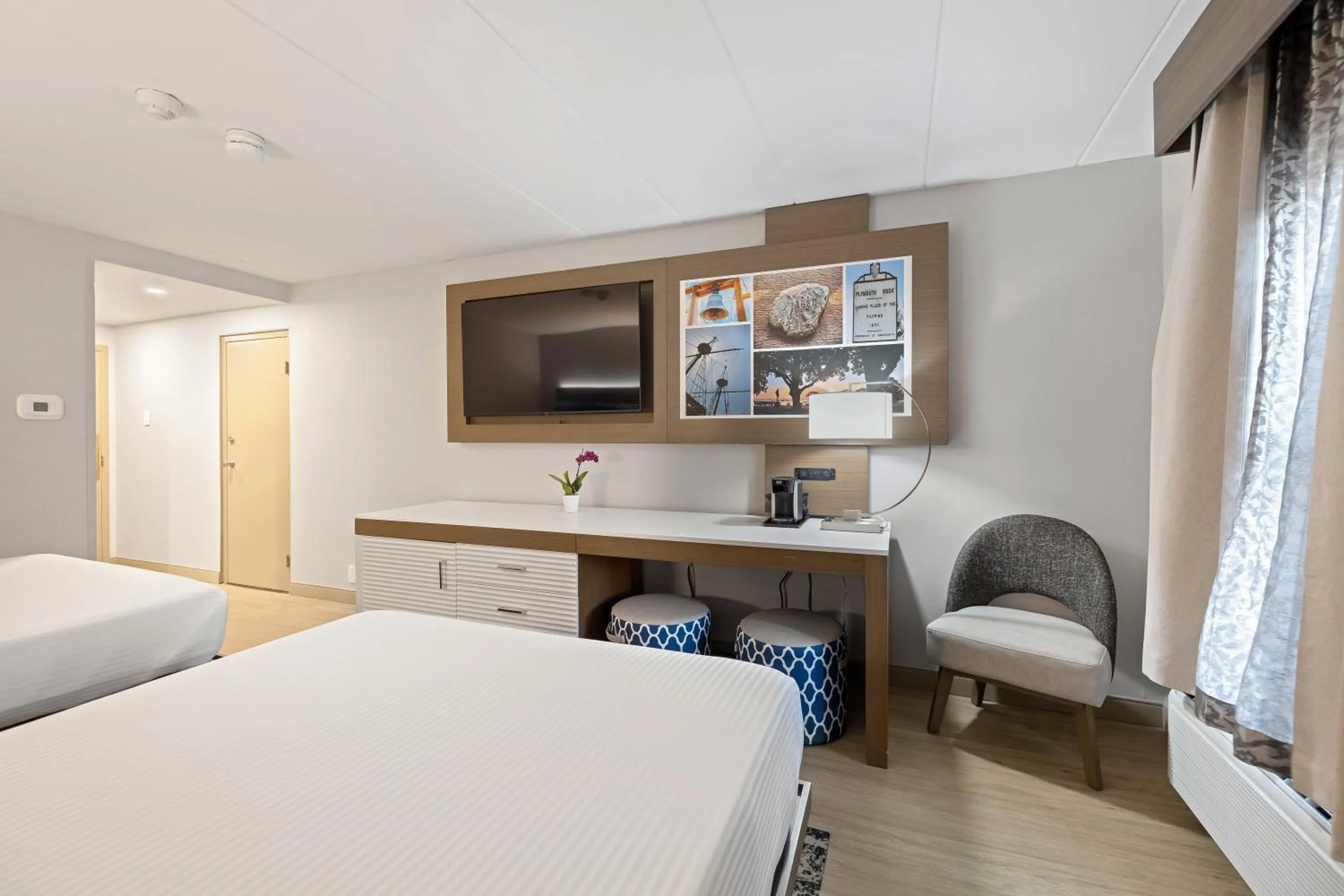 Bed in John Carver Inn & Spa