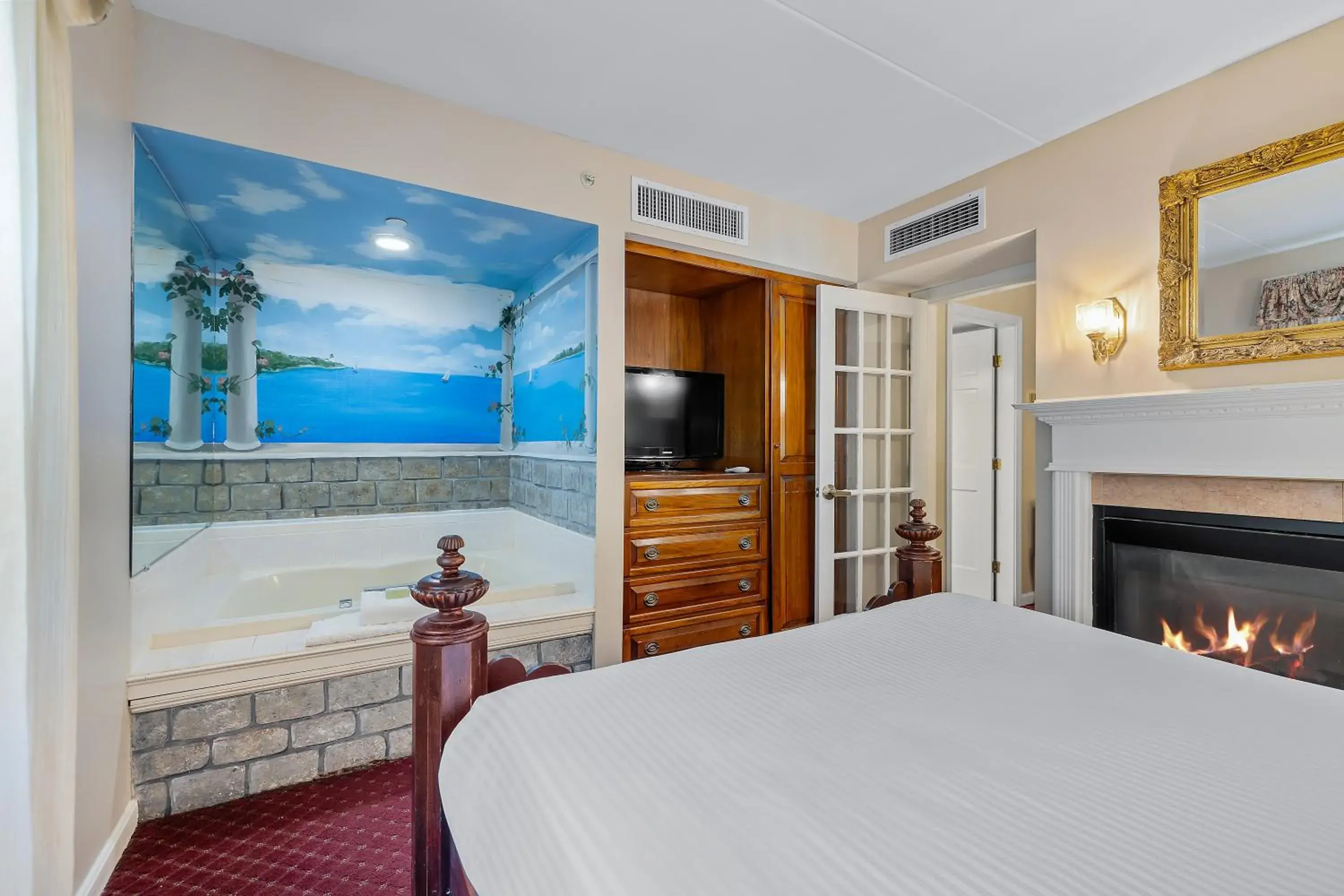 Bed in John Carver Inn & Spa Bed in John Carver Inn & Spa