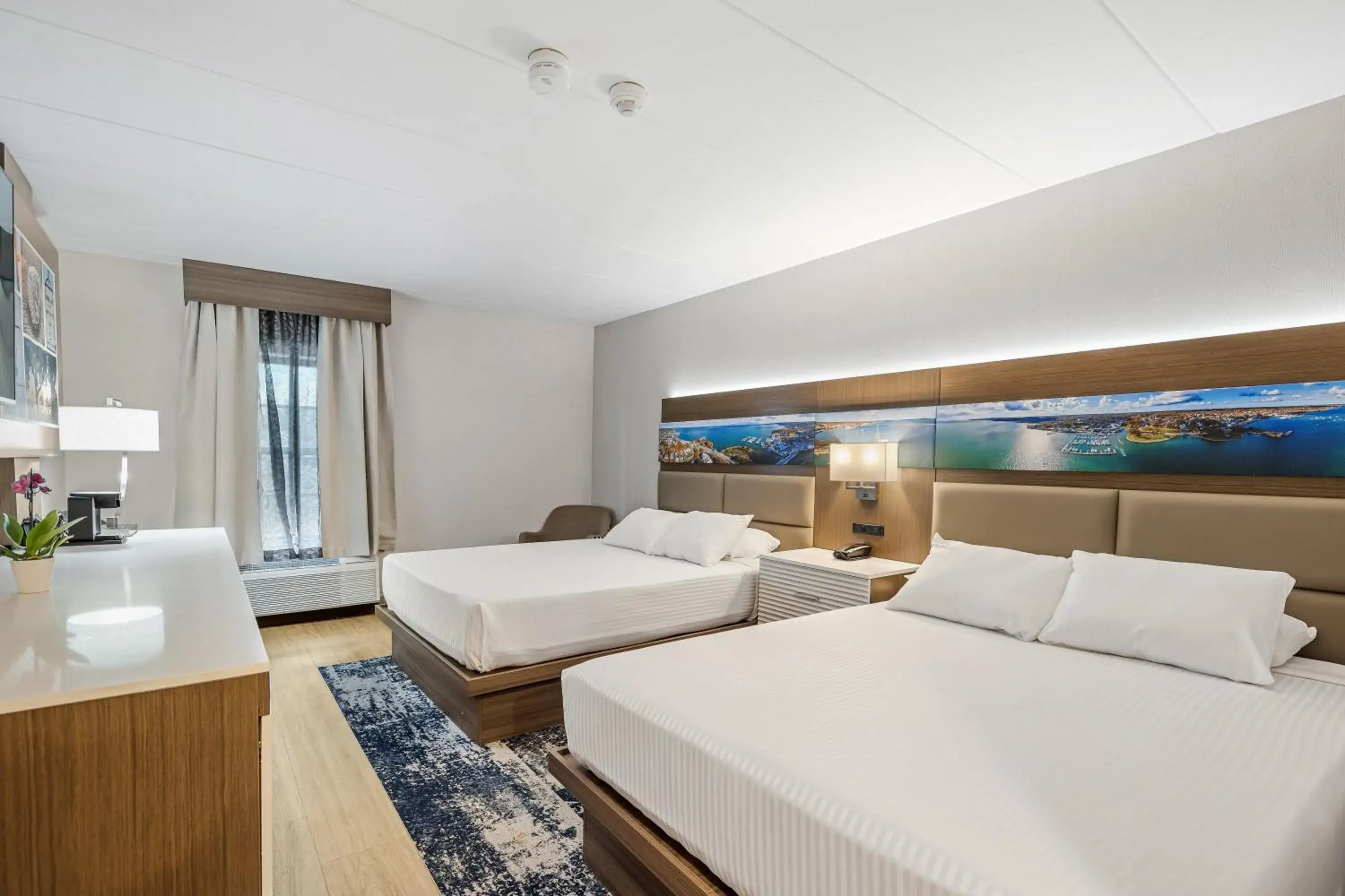 Bed in John Carver Inn & Spa Bed in John Carver Inn & Spa