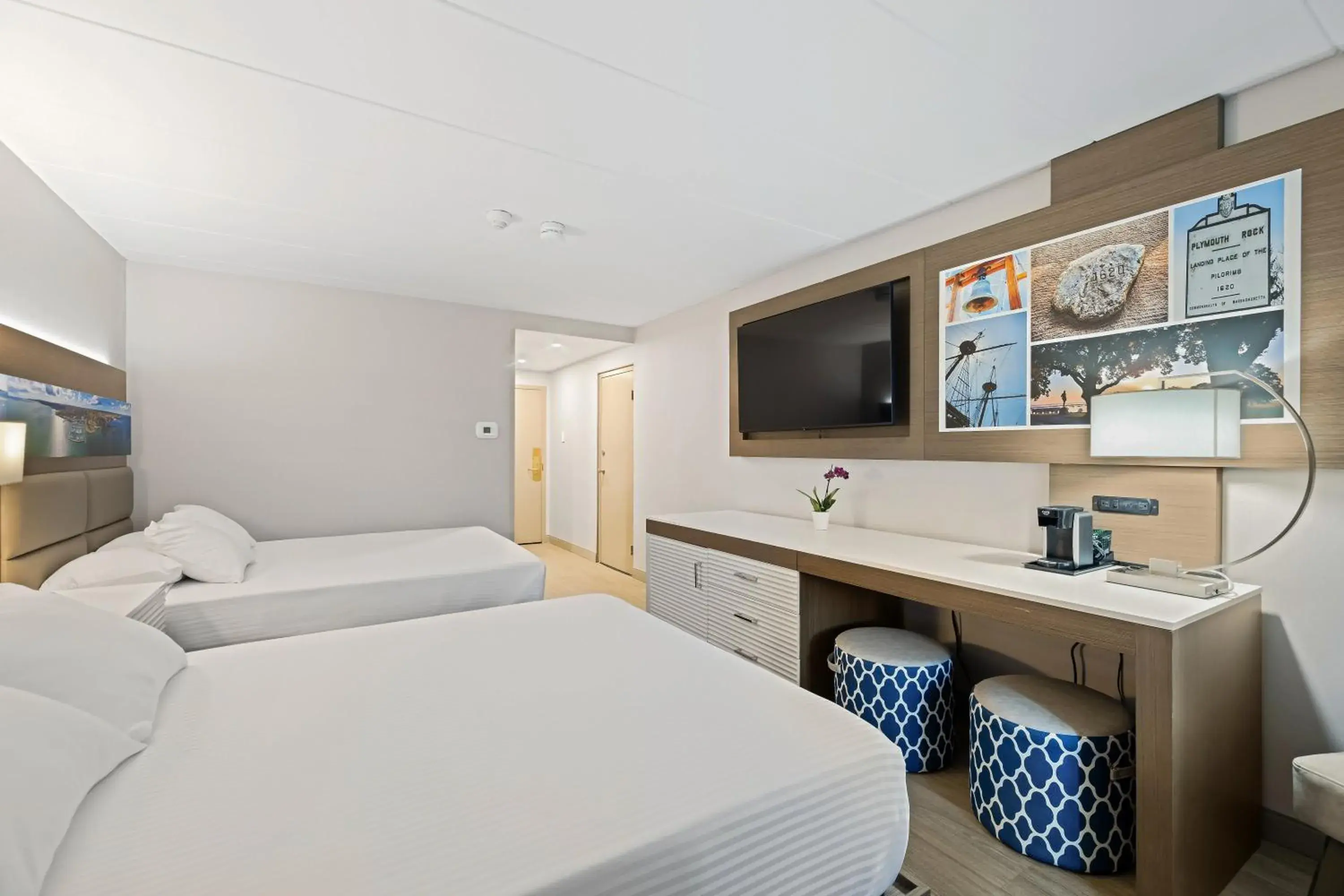 Bed in John Carver Inn & Spa Bed in John Carver Inn & Spa