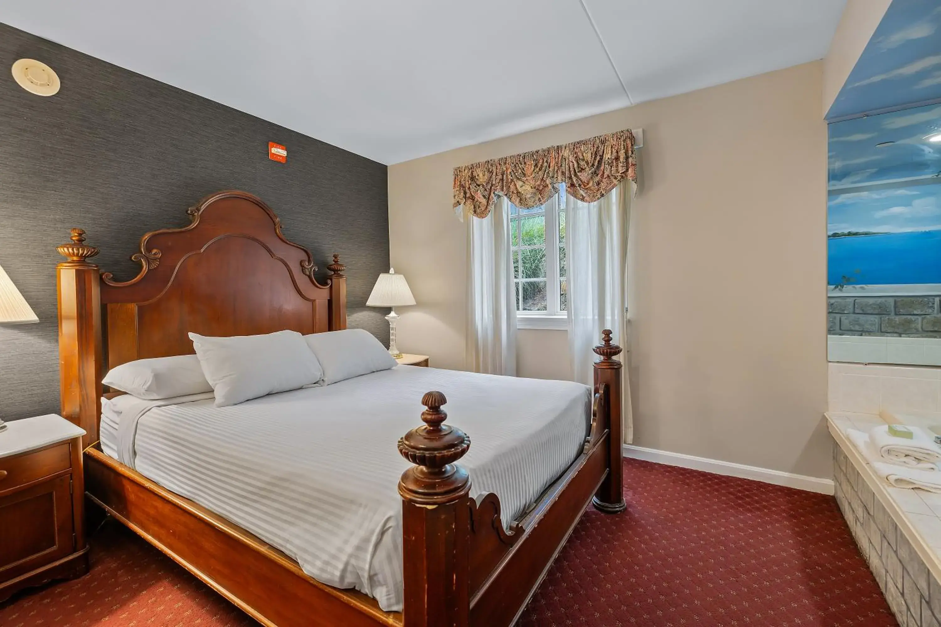 Bed in John Carver Inn & Spa Bed in John Carver Inn & Spa